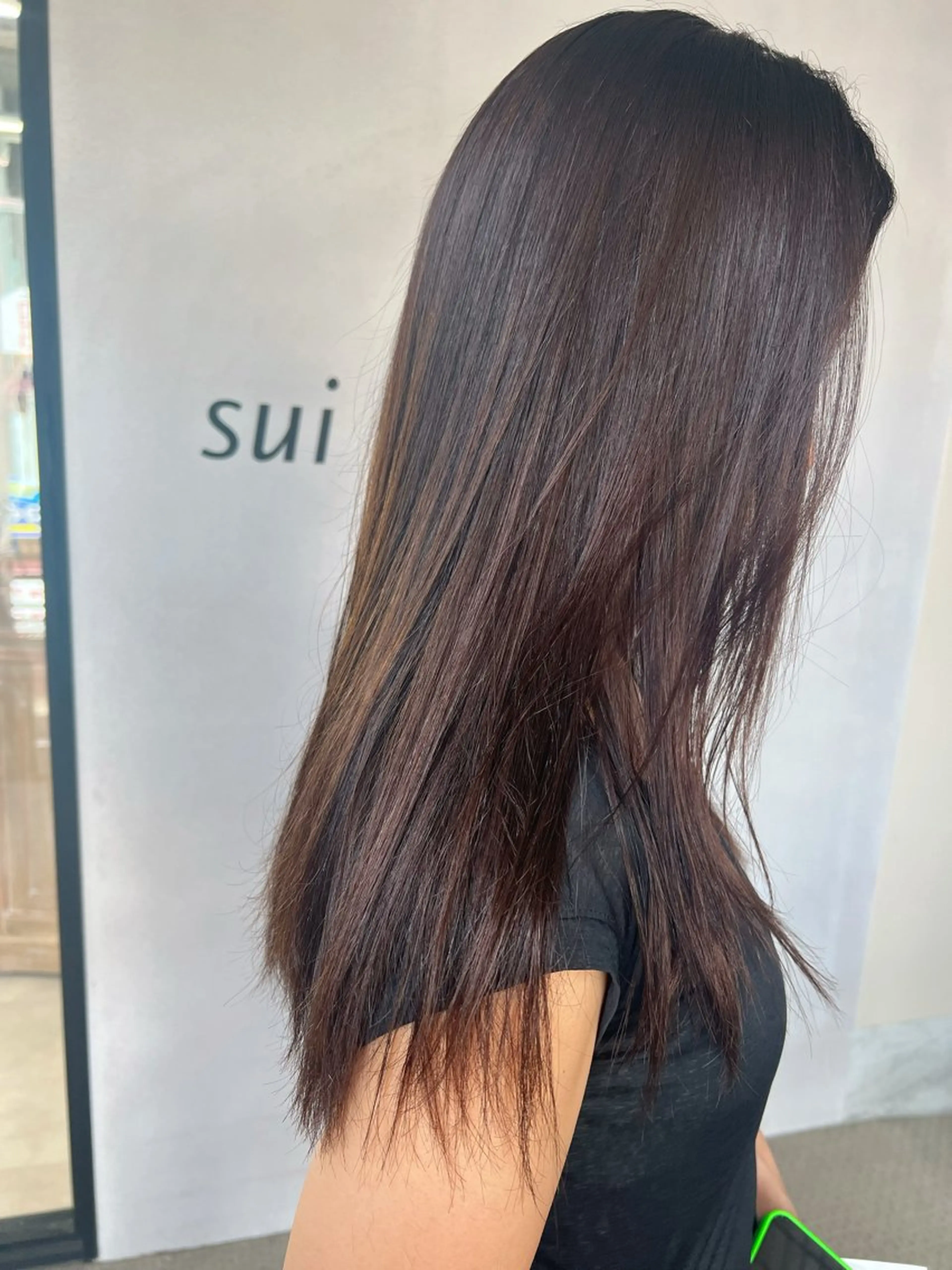 セミロング 岡島 実里のヘアスタイル