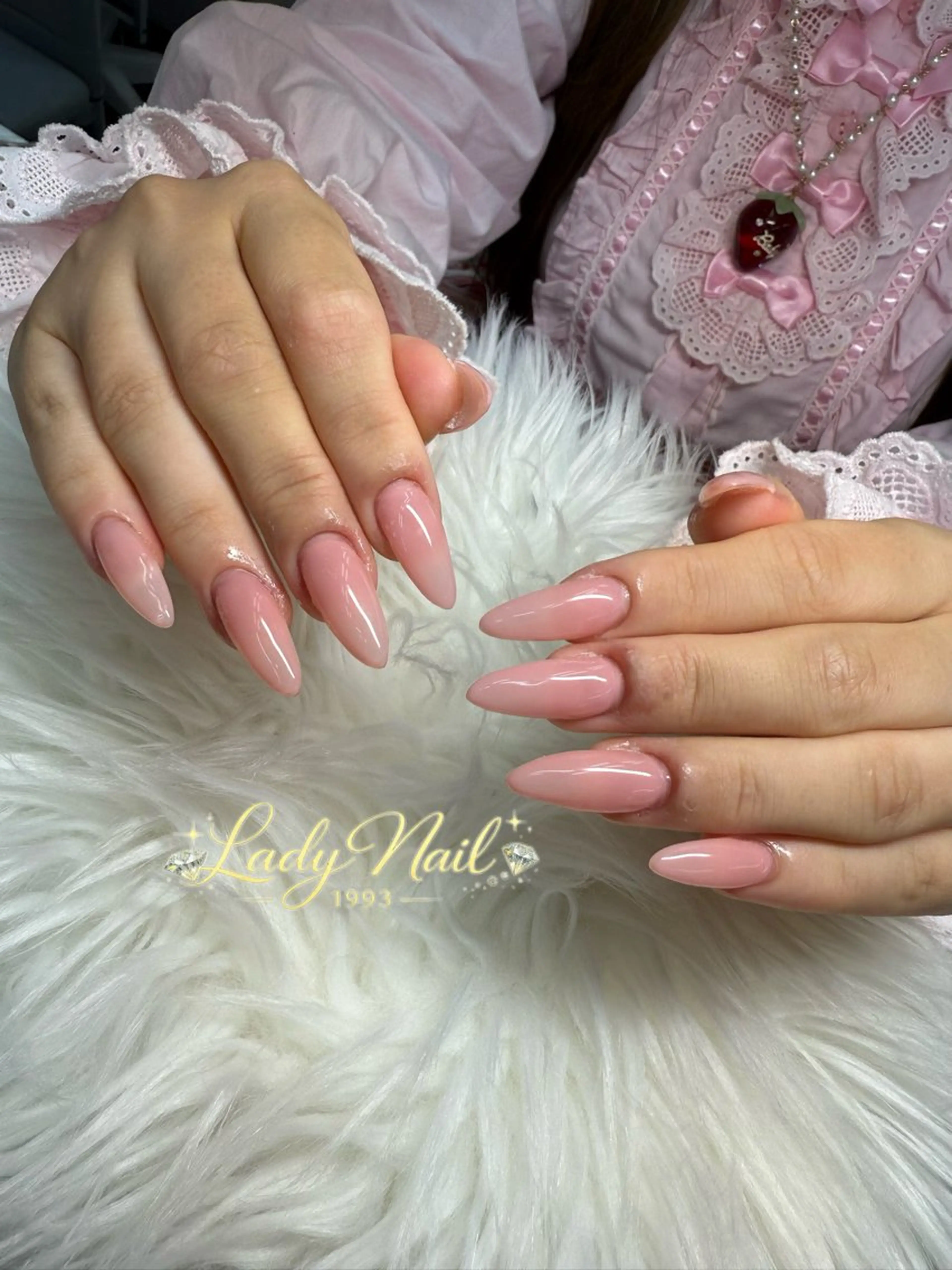 ネイル 長さ出し ワンカラーネイル シンプルネイル 春ネイル ハンドネイル Lady Nails 1993所属・タナカ フォンのネイルデザイン