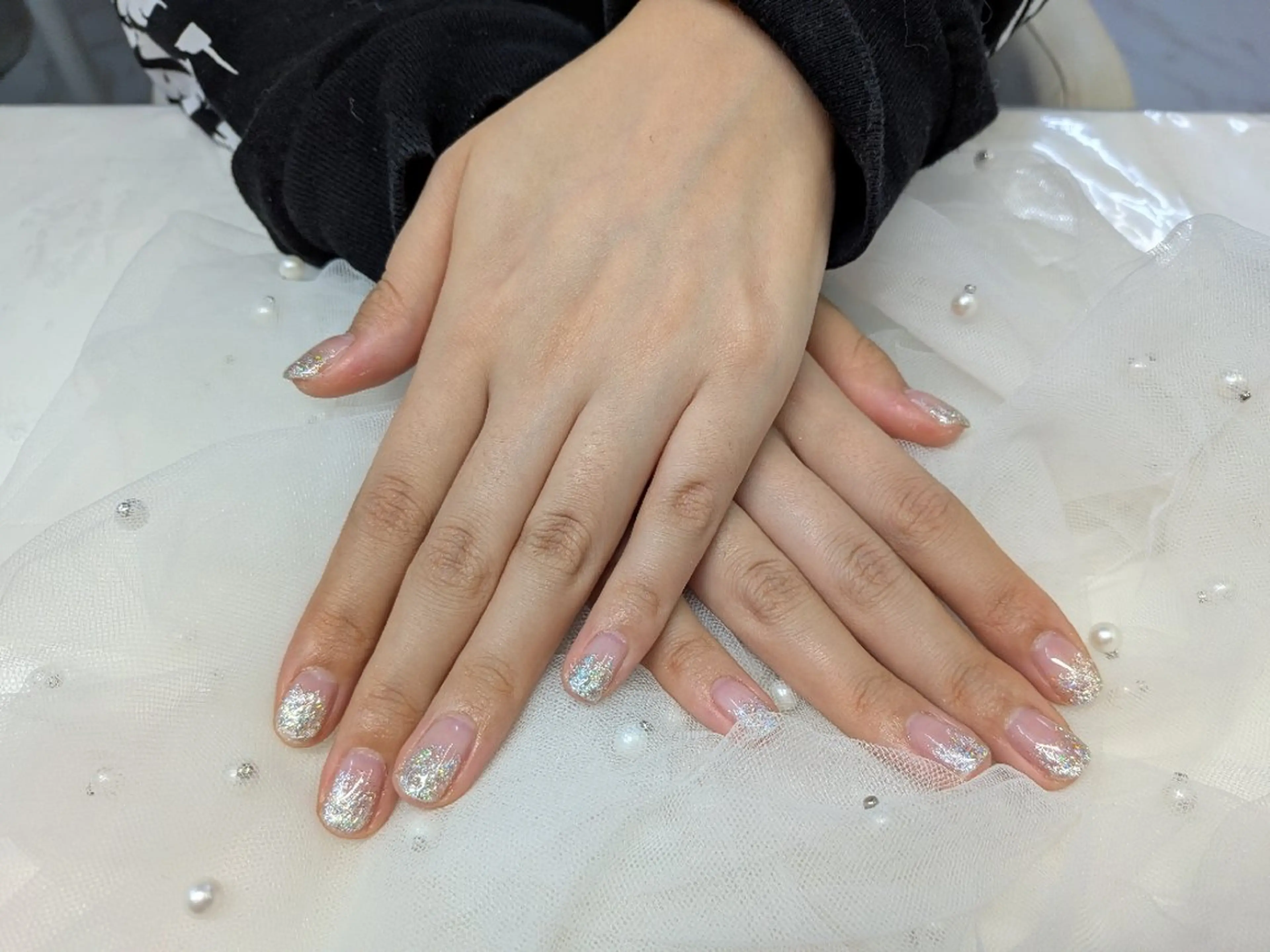 ネイル グラデーション ラメ(グリッター) ラメグラデーション シルバー Ao. Nail【アオドットネイル】所属・MIZUKI 🍀のネイルデザイン