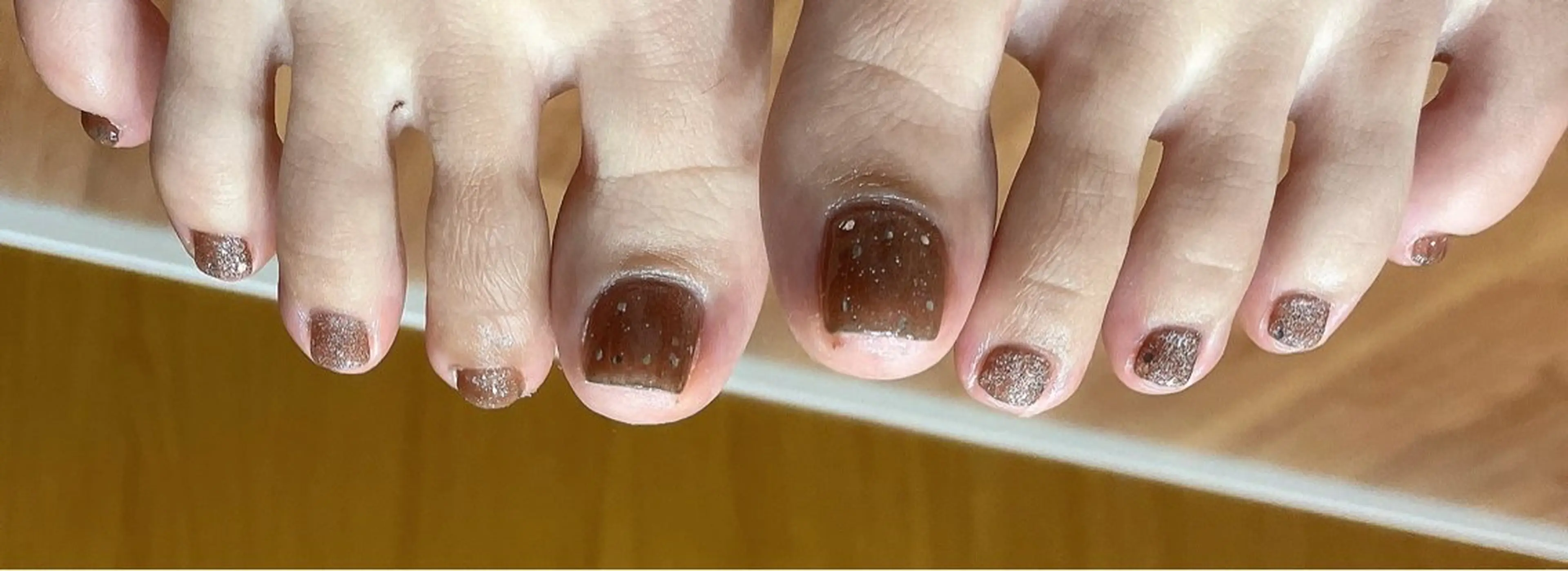 ネイル ラメ(グリッター) フットネイル liberté所属・liberté🫧 新小岩のネイルデザイン