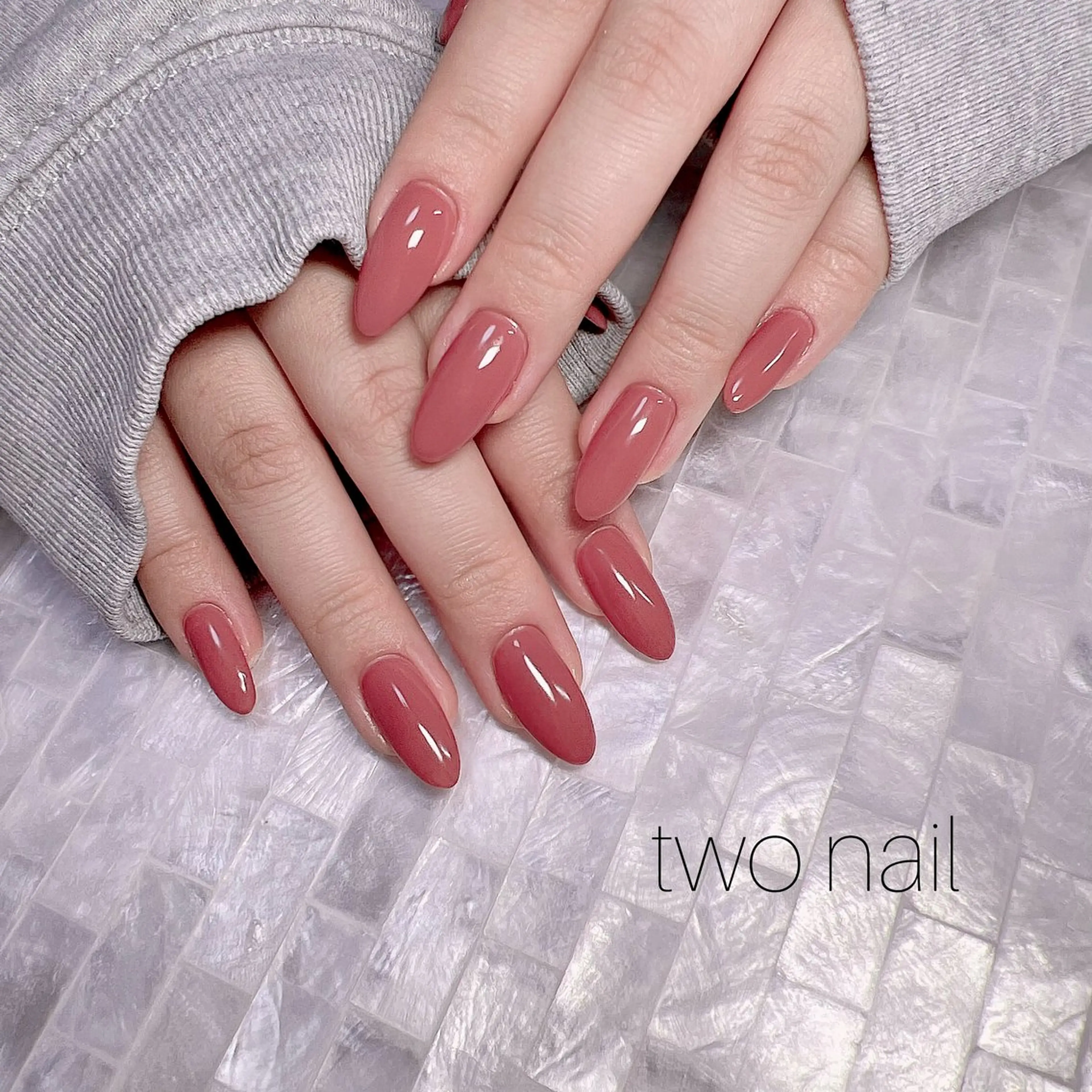 ネイル ブラウン ネイルチップ ホワイト ハンドネイル two nailのネイルデザイン