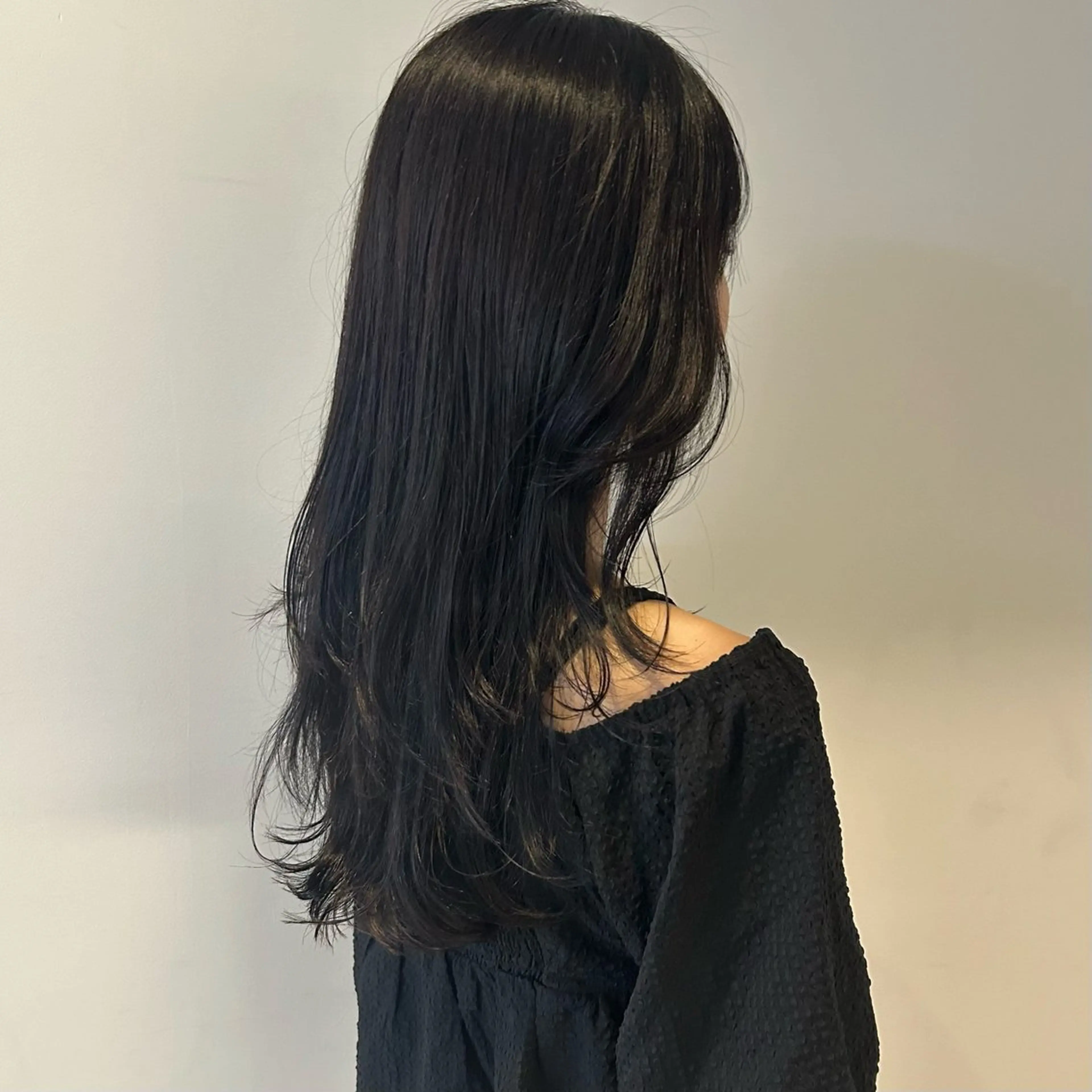 ロング カラー ブリーチ ケアブリーチ 透明感カラー ハイトーンカラー 顔まわりレイヤー nonoka オリーブ/グレージュのヘアスタイル