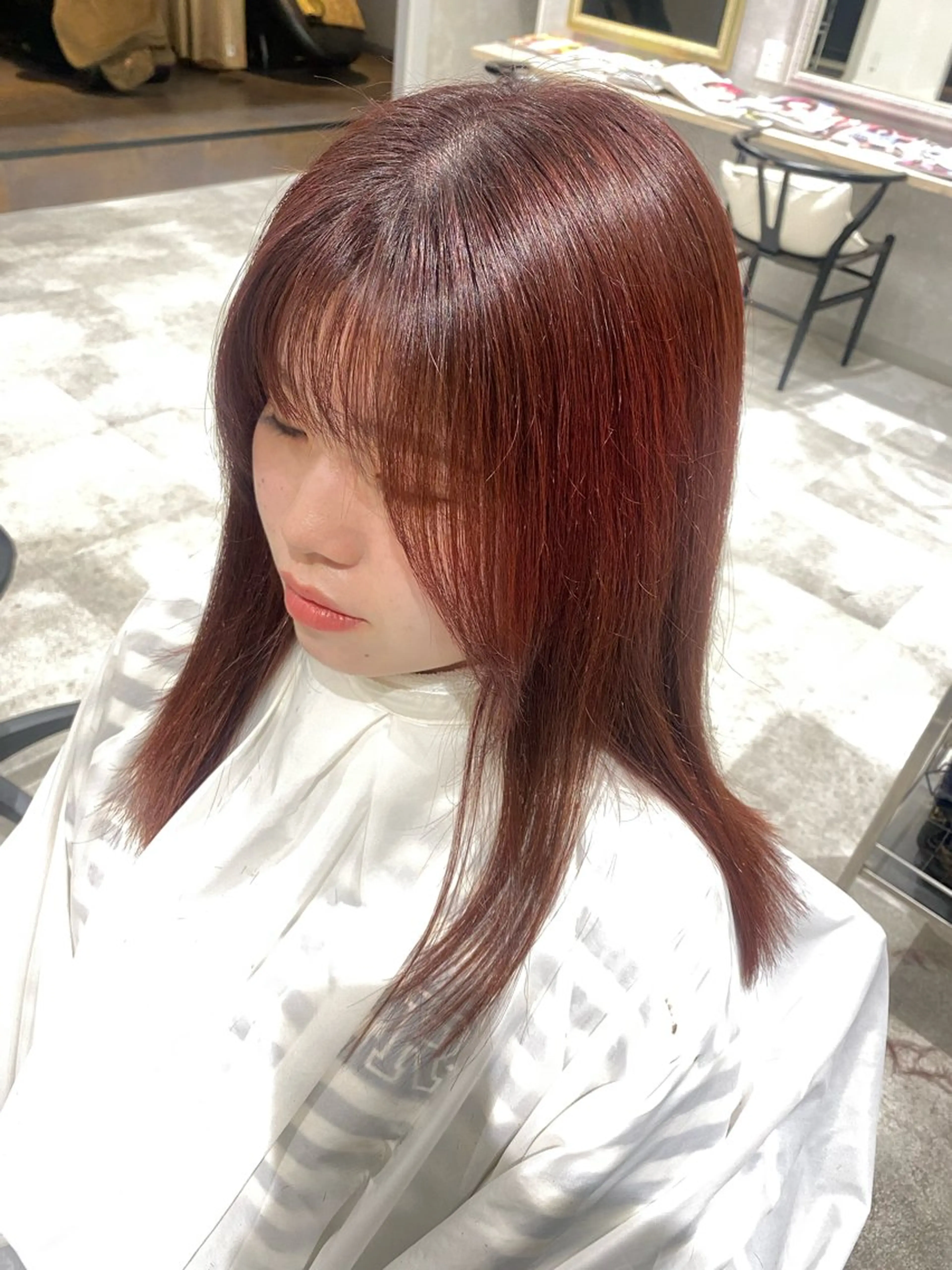カット+暖色カラーの写真