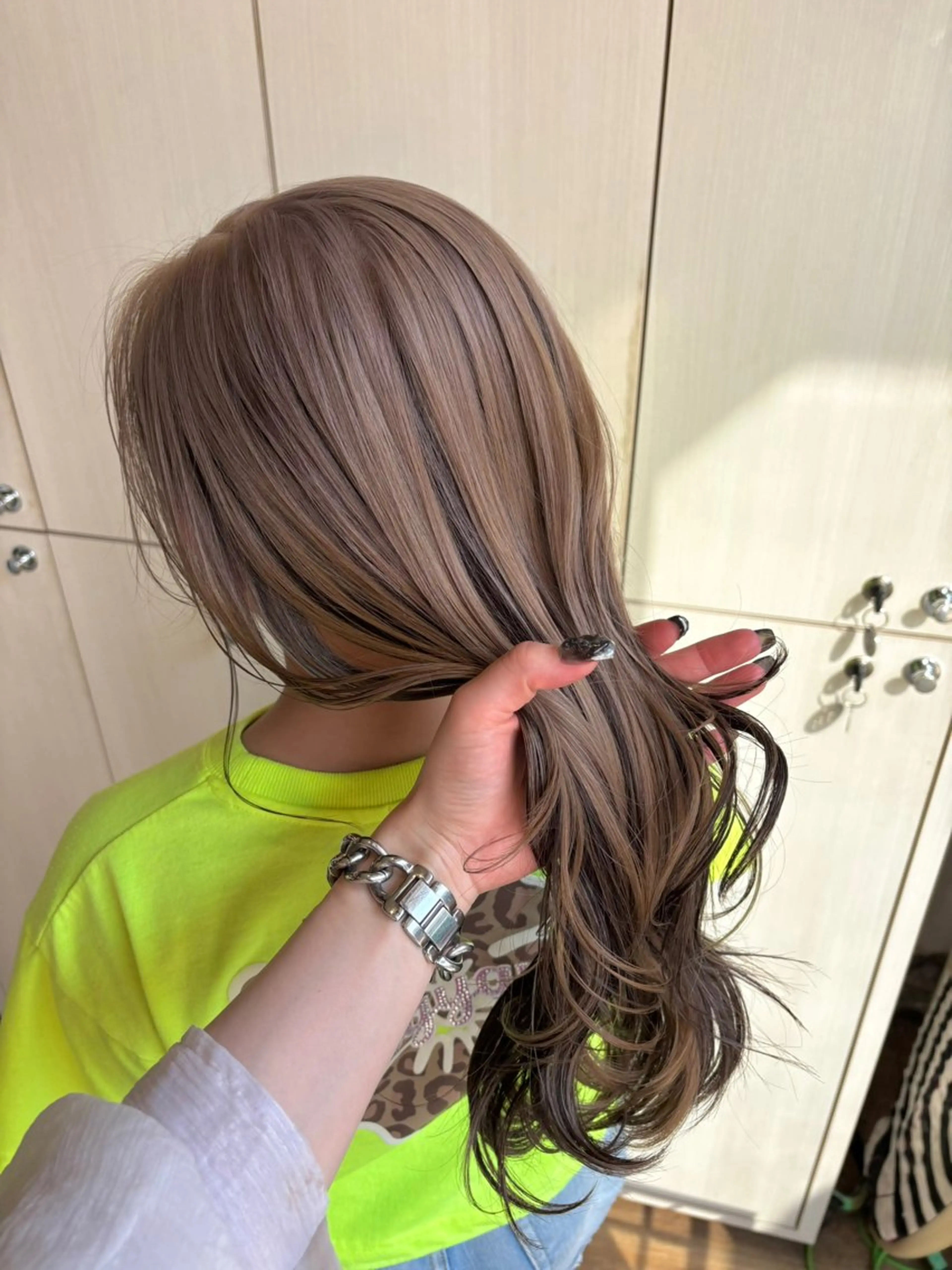 ロング カラー ベージュカラー ハイトーンカラー ヘアカラー あべ ゆうかのヘアスタイル