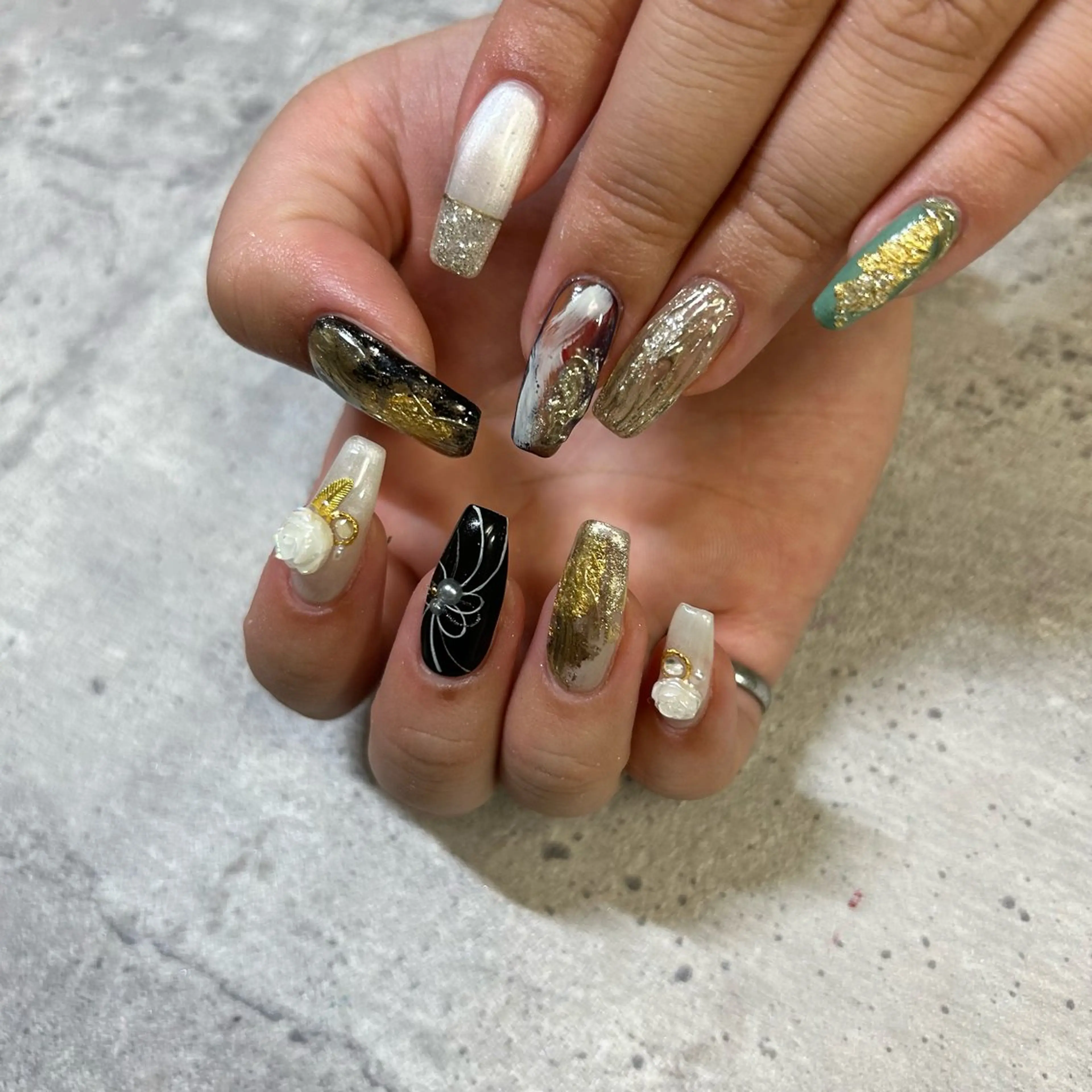 ネイル 成人式 ハンドネイル ハンドケア 今福鶴見ネイル 8(ｴｲﾄ)のネイルデザイン