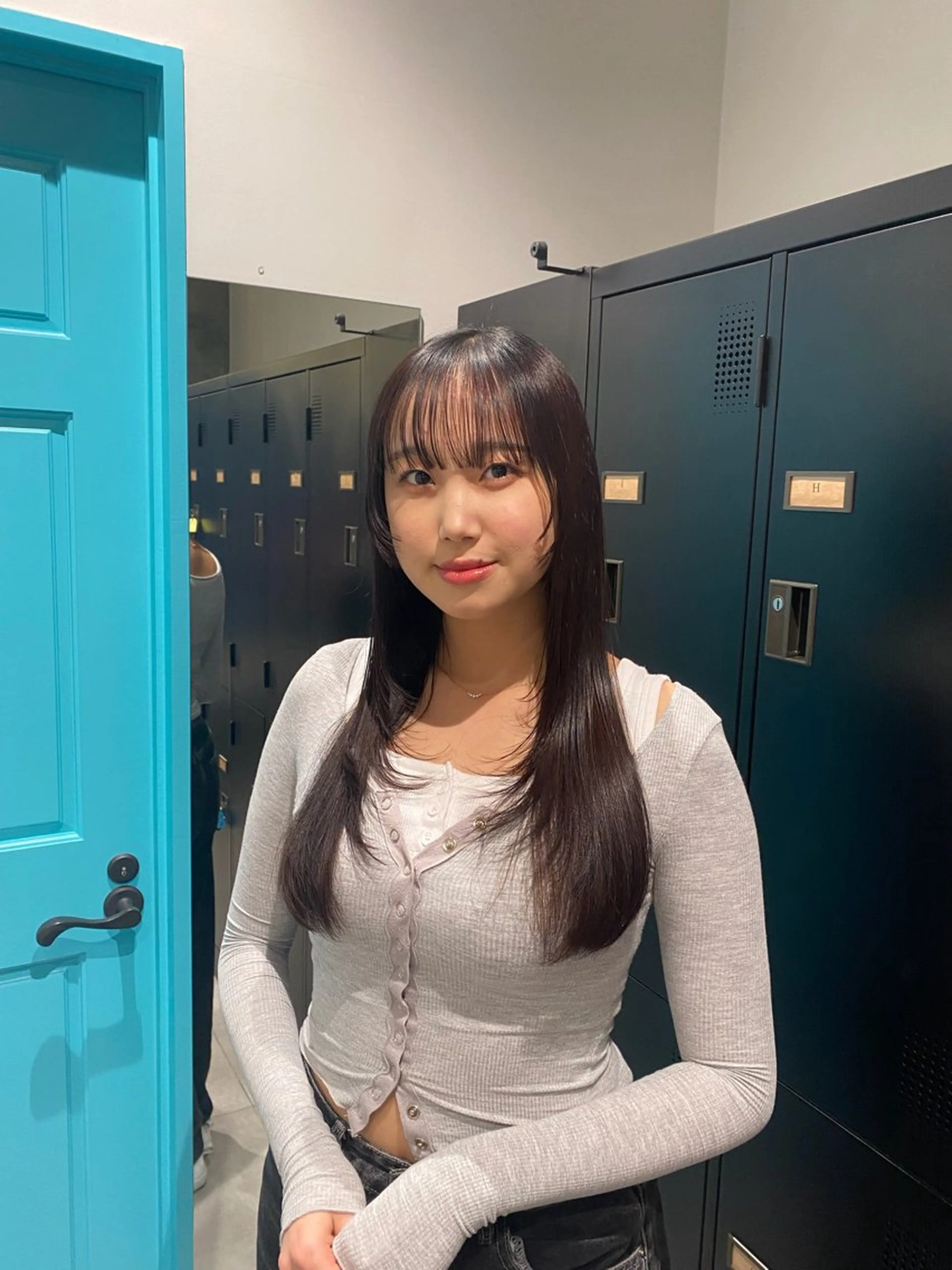 セミロング 顔周りカット レイヤーカット カット トリートメント 韓国ヘア AINA🐱のヘアスタイル