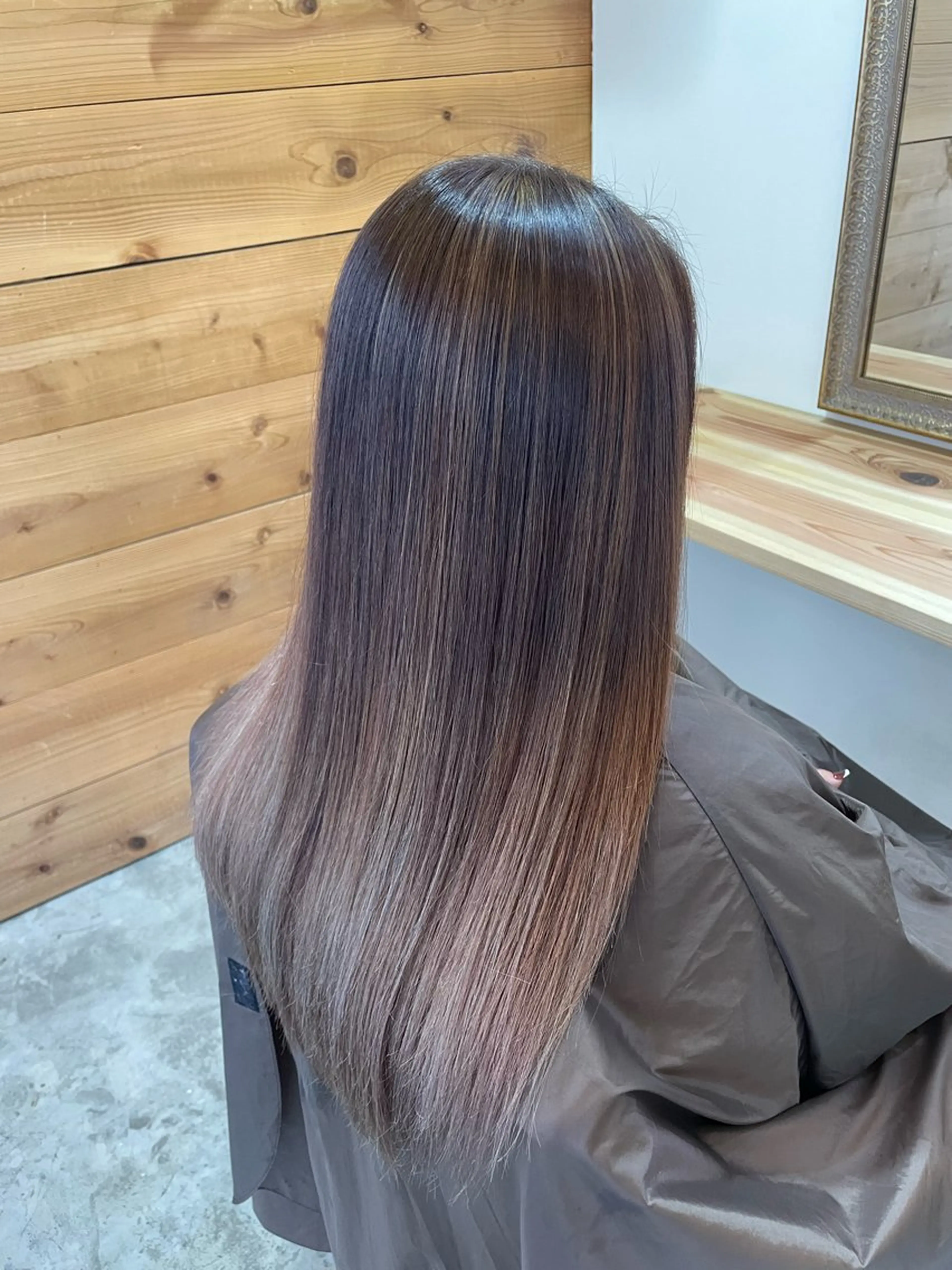 ロング カラー バレイヤージュ ブリーチ デザインカラー グレージュ ハイライトカラー カット ヘアカラー トリートメント 艶カラー/ハイトーン Anjuのヘアスタイル