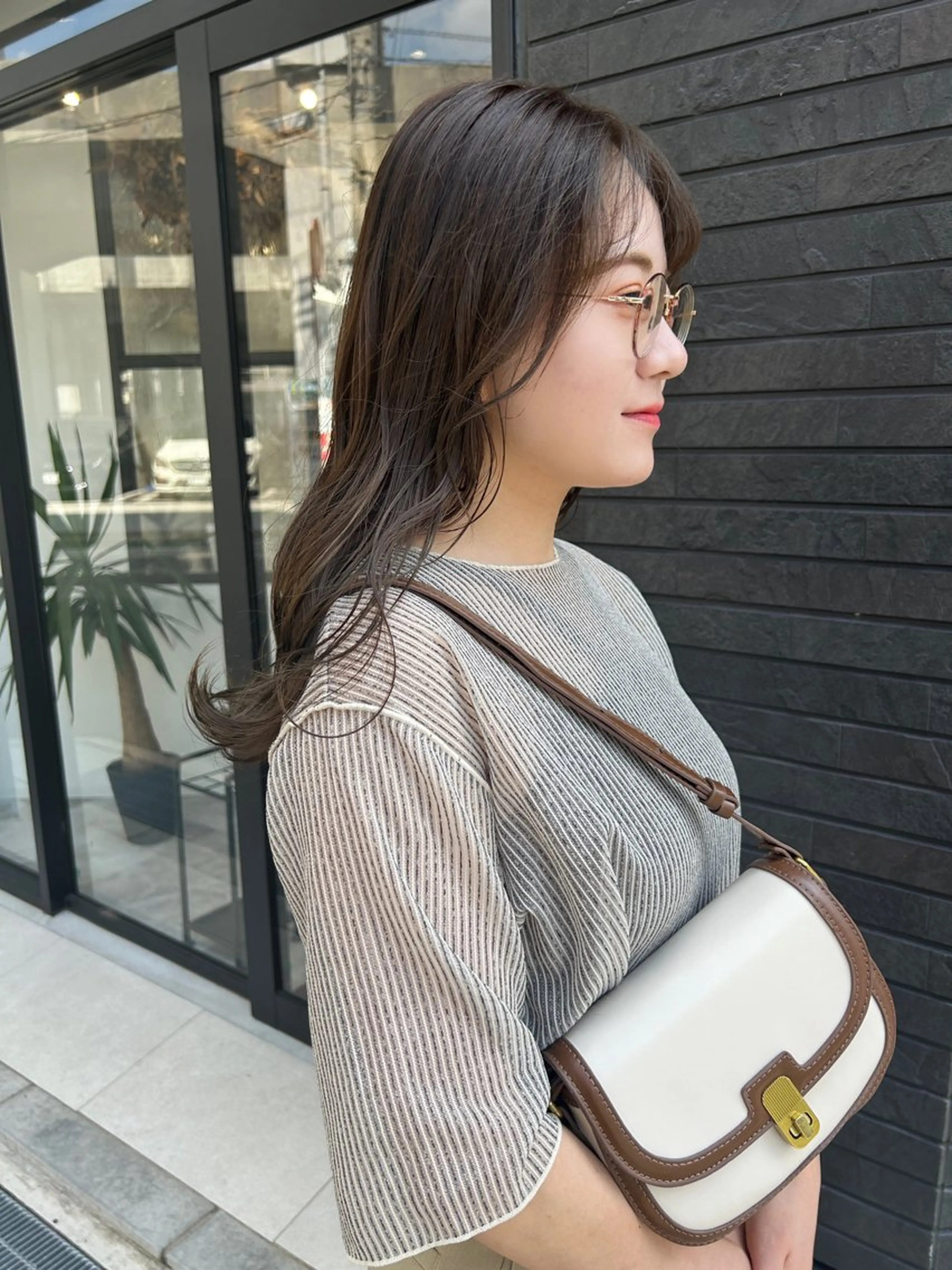 ロング カラー ベージュカラー オリーブベージュ 河野 いずみのヘアスタイル