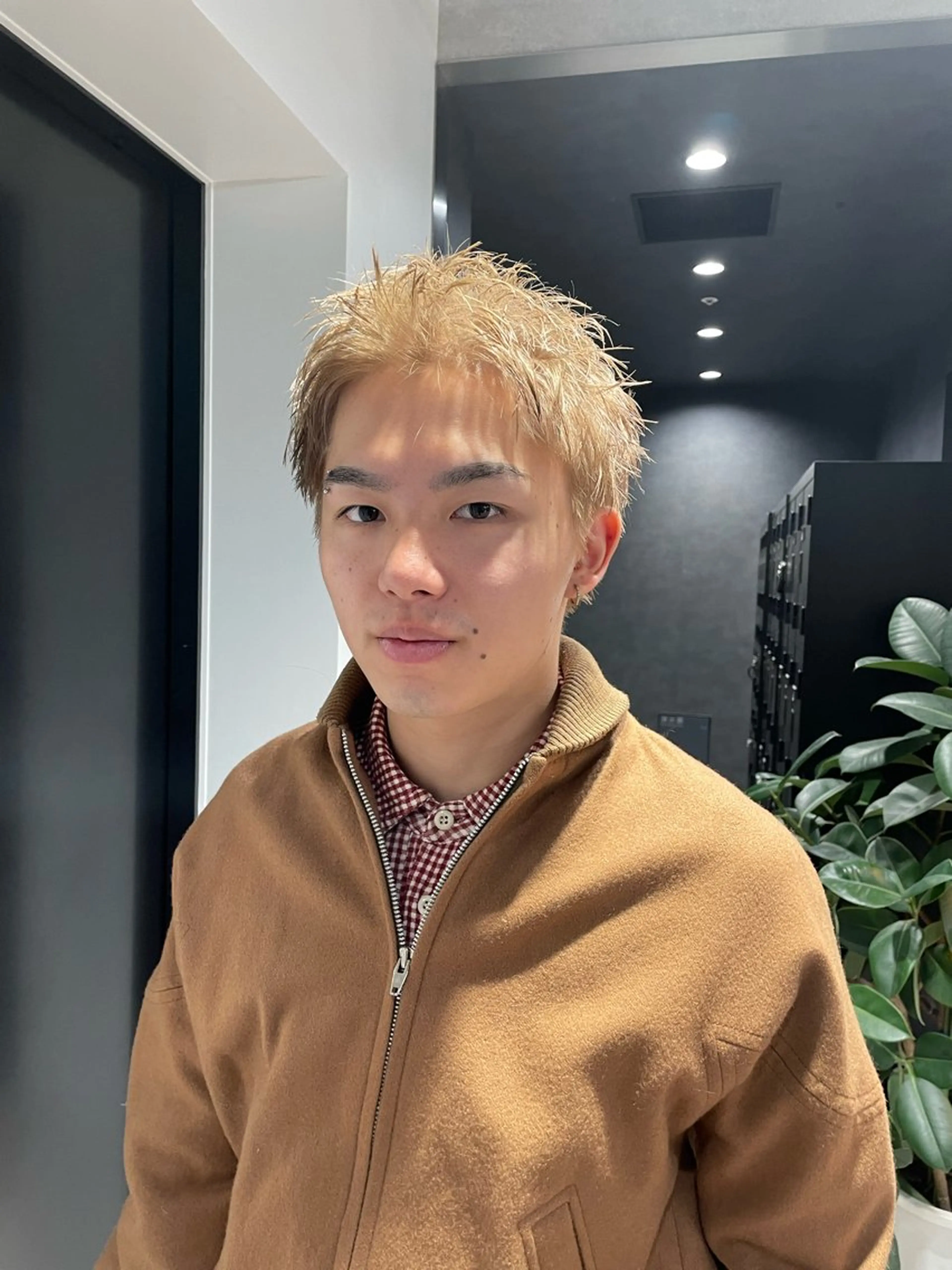 ショート カラー メンズ ベージュカラー ミルクティーベージュ ヘアカラー 垢抜けハイトーン☀/ 笑顔の美容師/しゅんのヘアスタイル