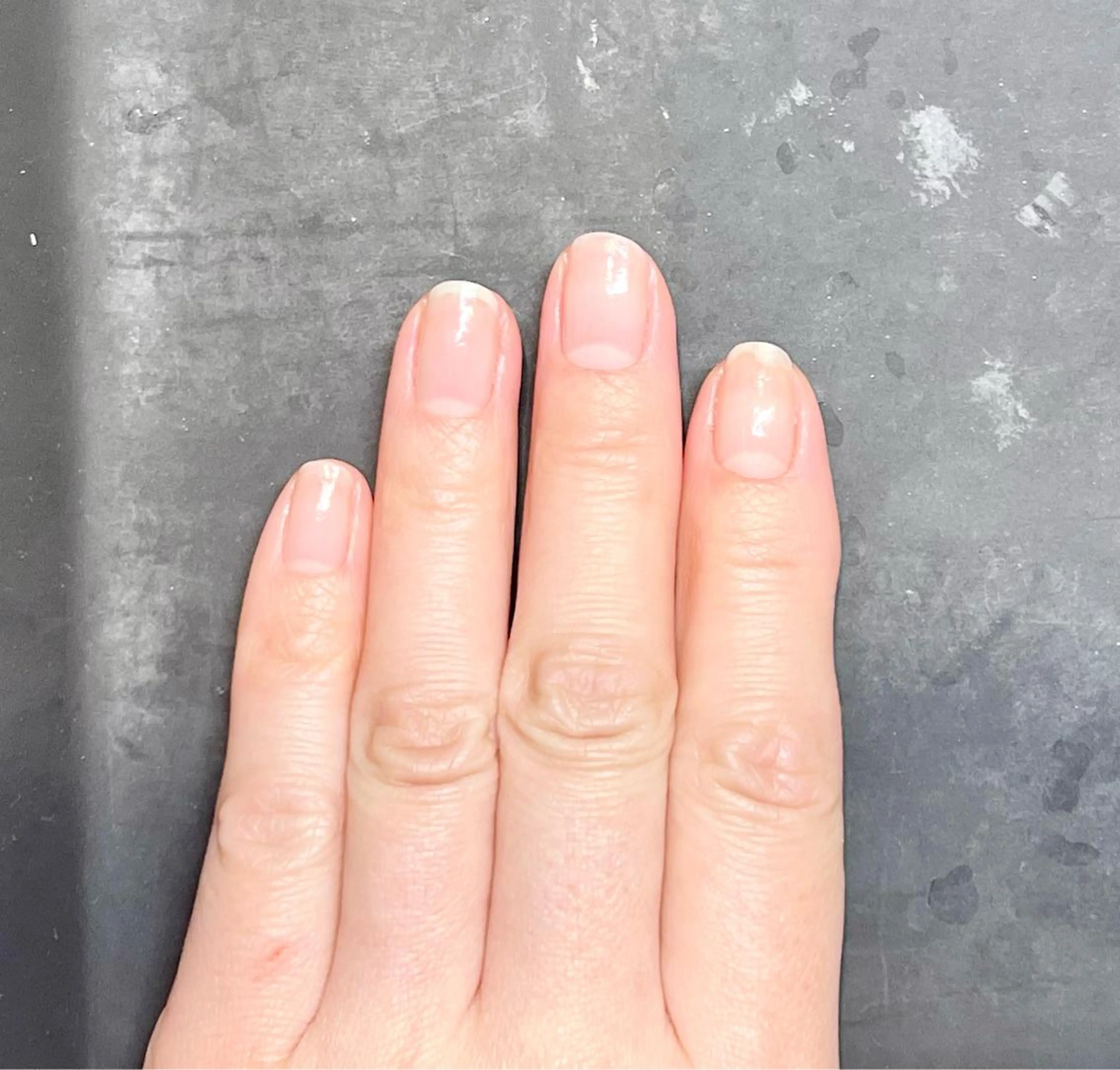 オフと爪の形を整えます。口コミでクリアコート塗布プレゼントの写真