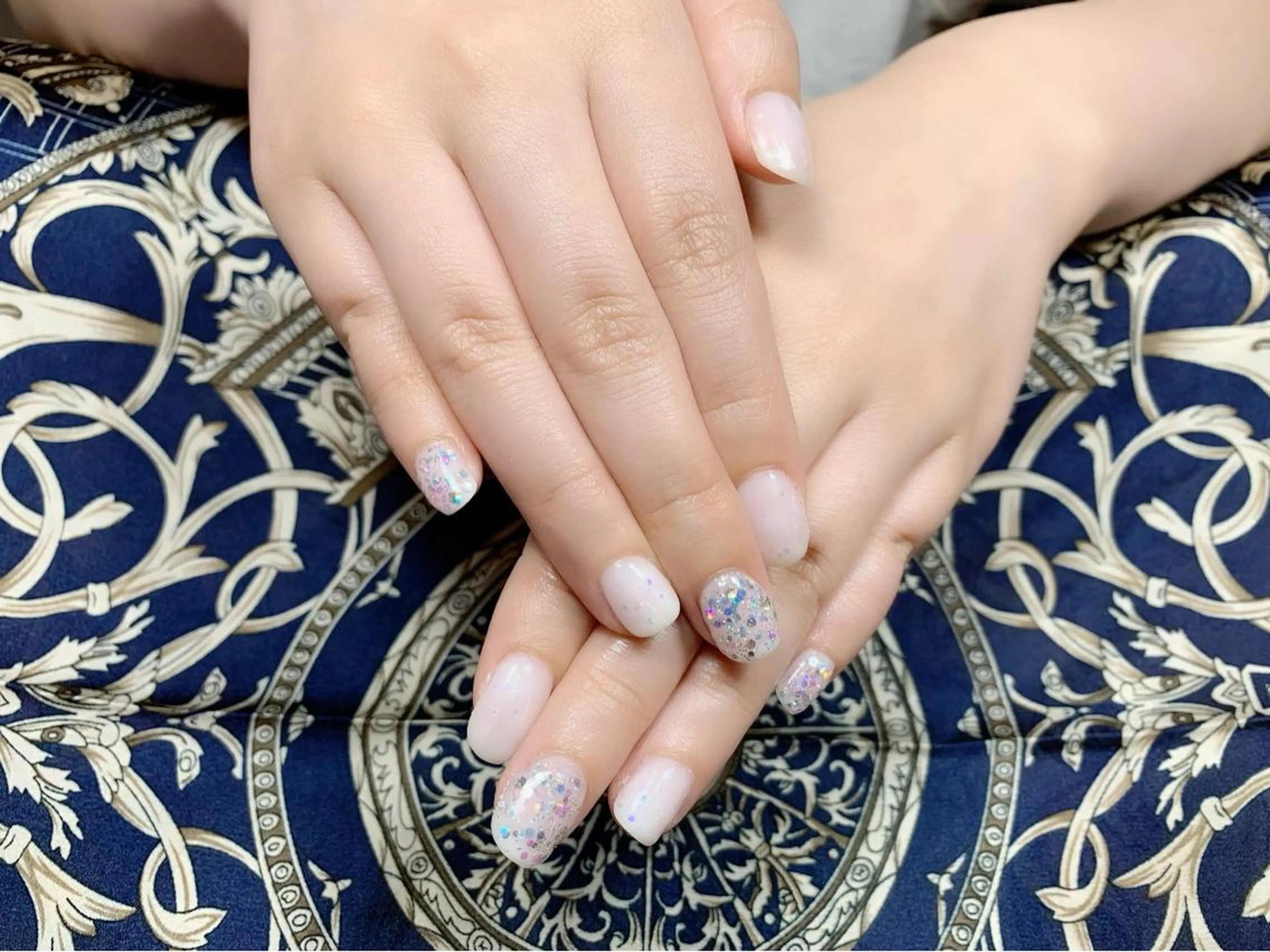 ネイル キラキラネイル シルバー Nail Salon R.N アールドットエヌ所属・R.N アールドットエヌのネイルデザイン