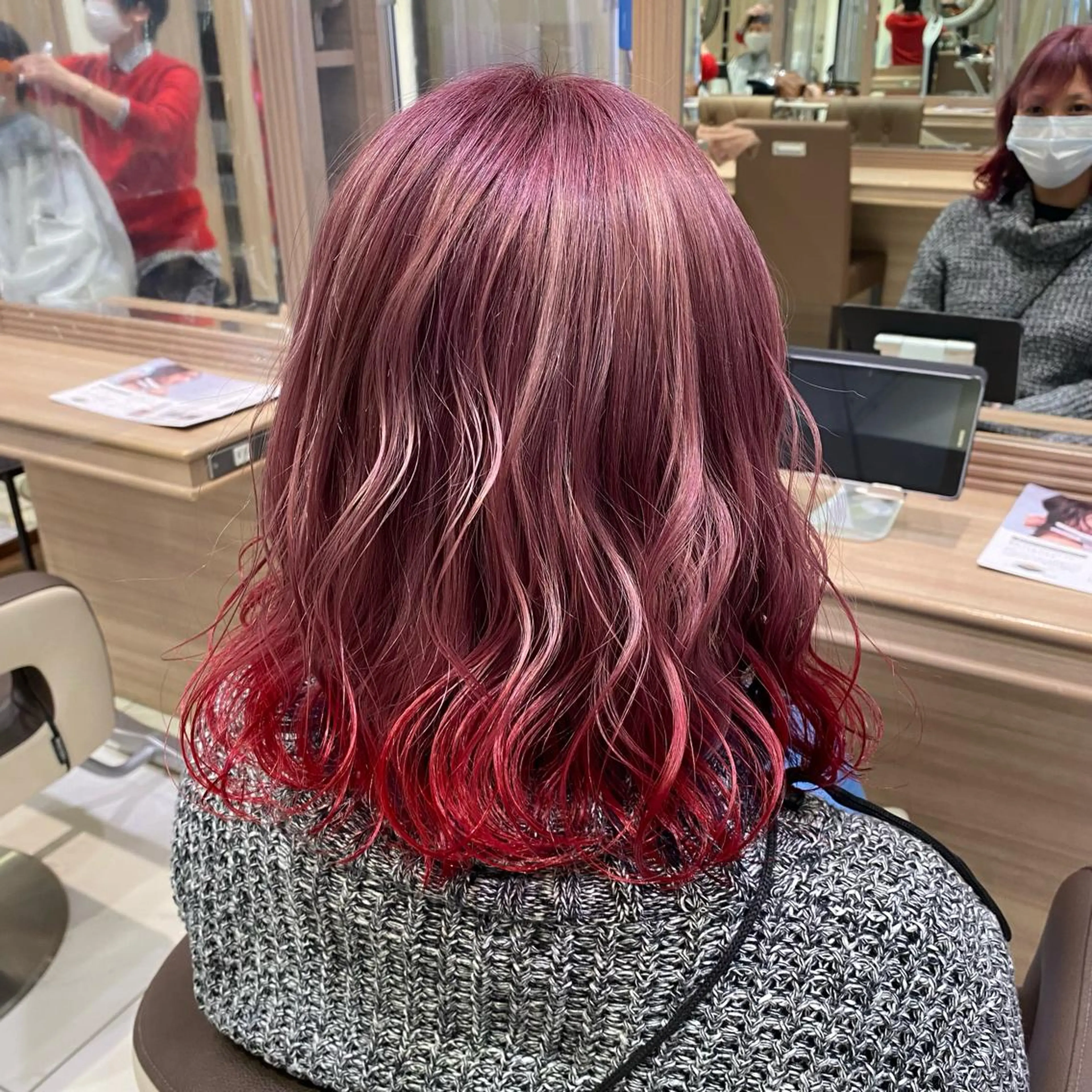 ミディアム カラー 飯田 みづきのヘアスタイル