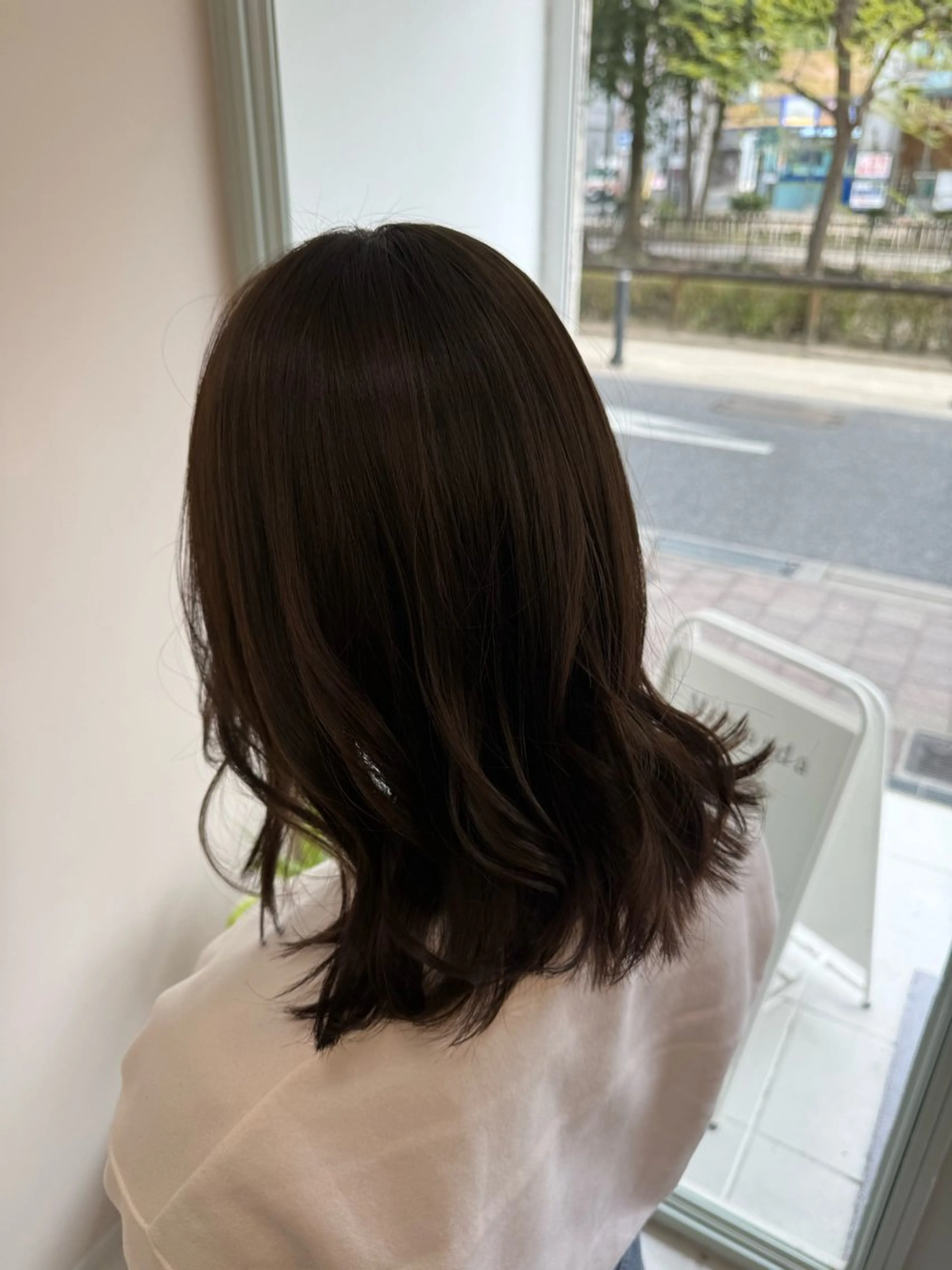 ミディアム グレージュ/ブリーチ 岡山駅/のりまきのヘアスタイル