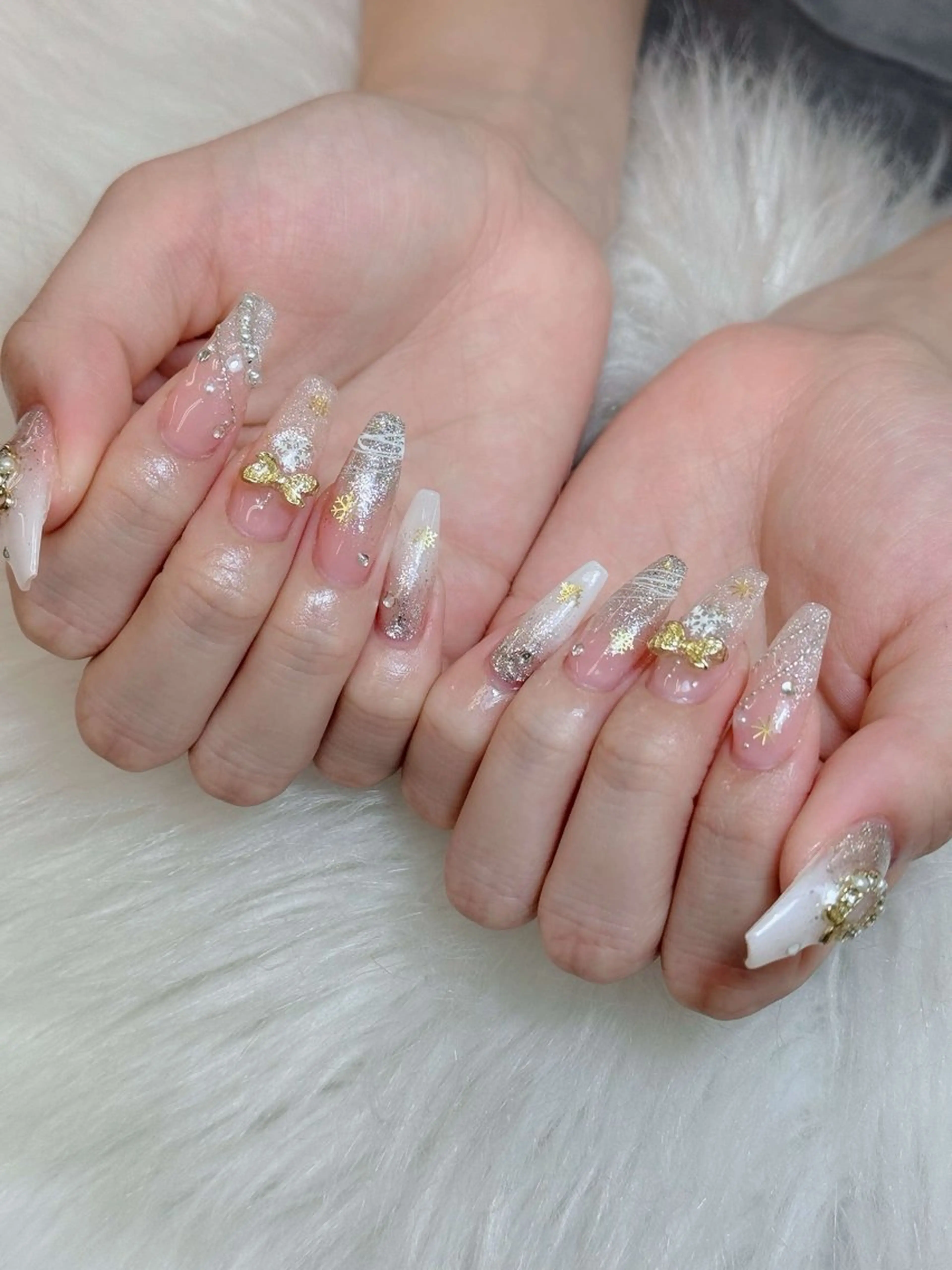 ネイル オーロラネイル チークネイル 長さ出し フットネイル フレンチネイル Anh 歌舞伎町のネイルデザイン