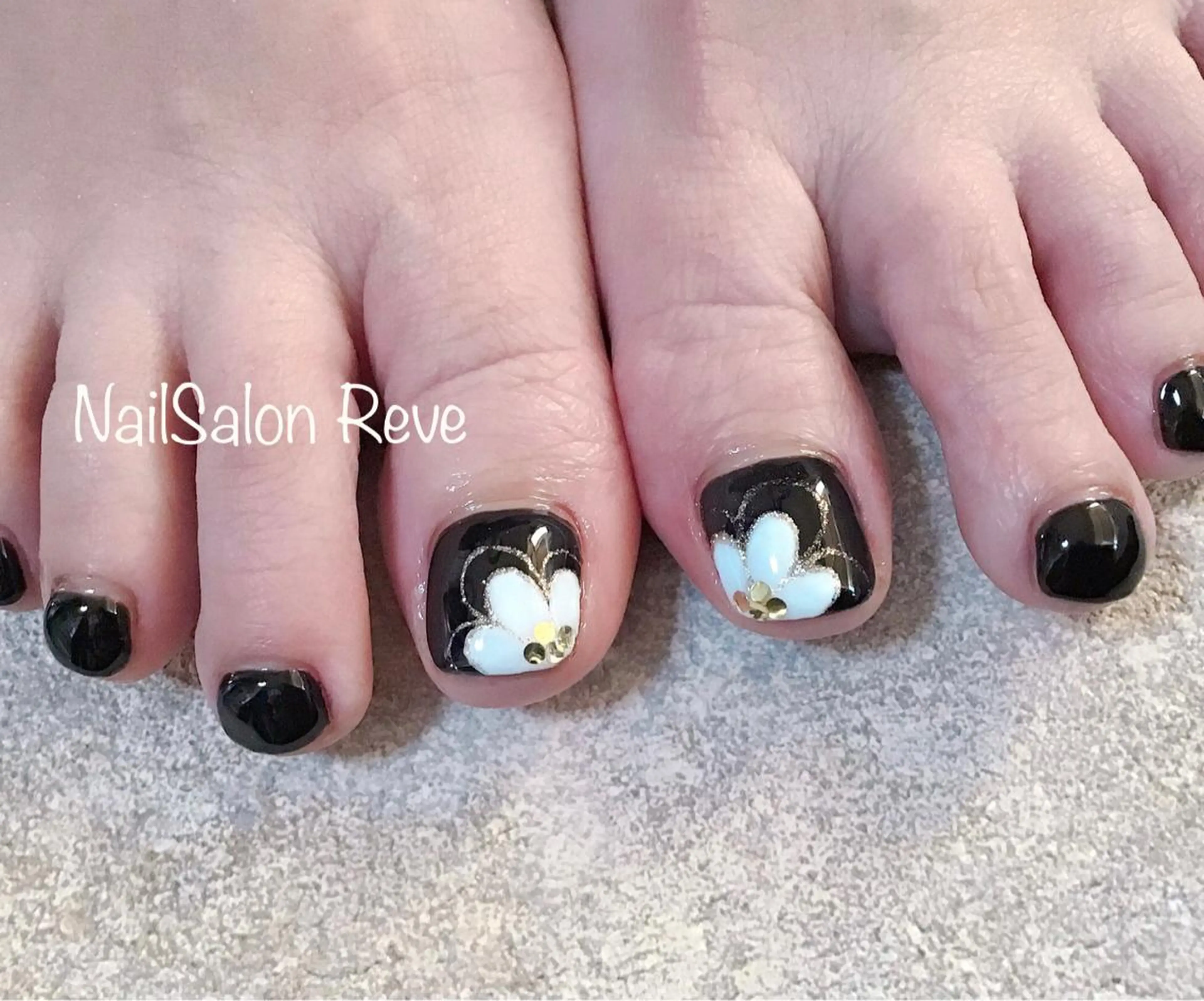 ネイル アートネイル フラワーネイル フットネイル フットネイル NailSalon   Reve（ネイルサロン レーヴ）所属・NailSalon Reveのネイルデザイン