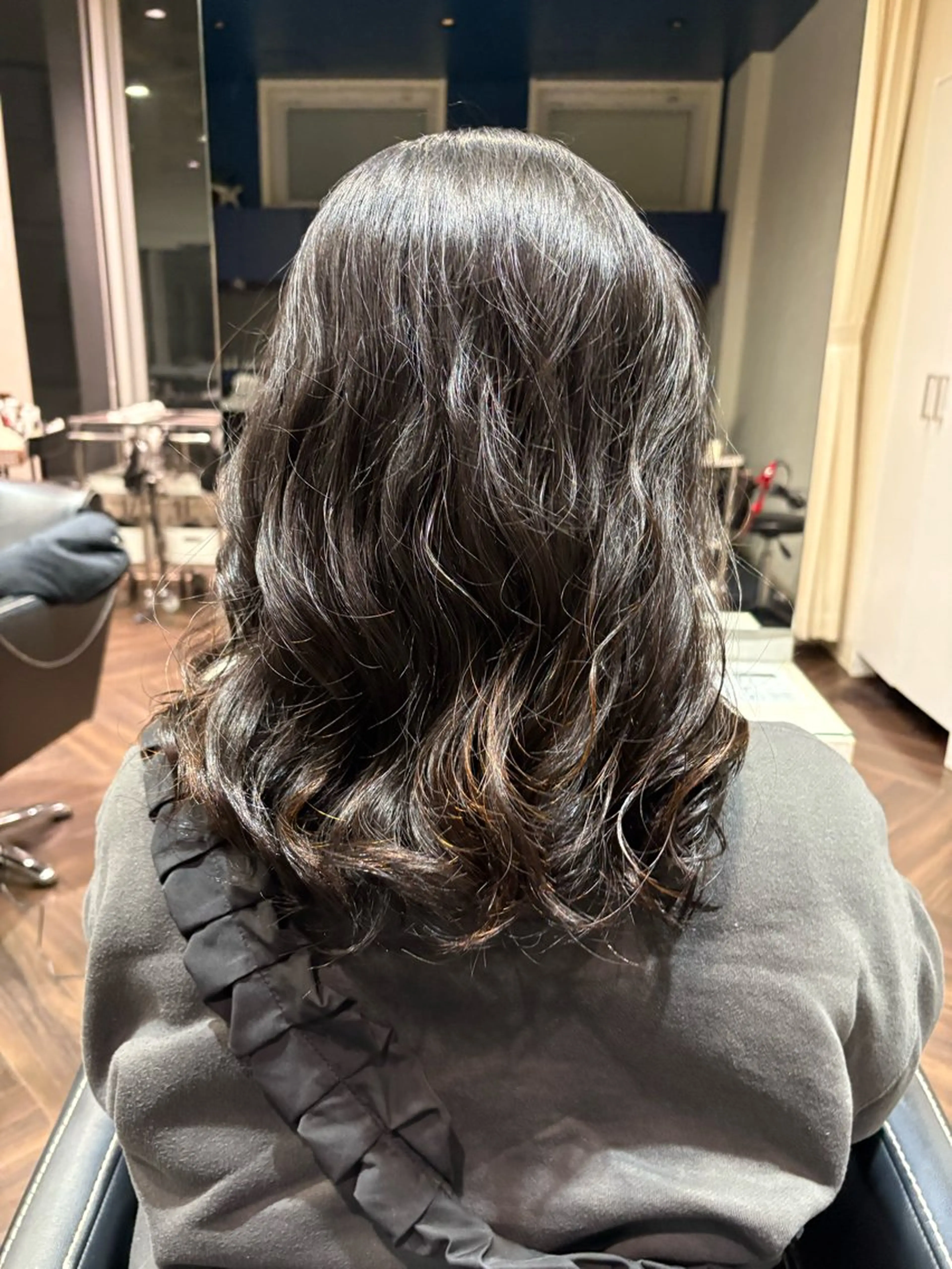 セミロング パーマ カ ノのヘアスタイル