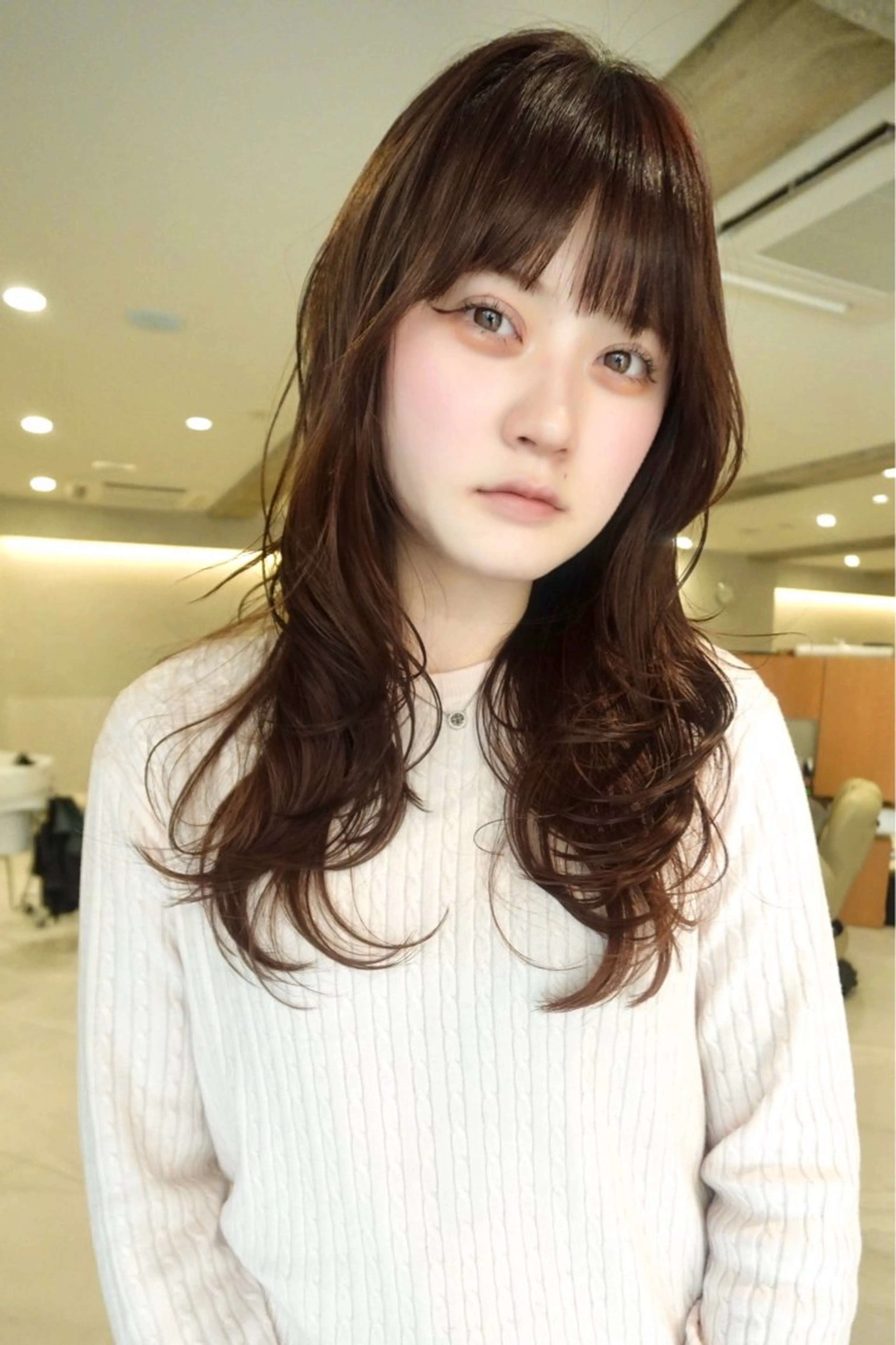 ミディアム 顔周りカット 似合わせカット カット ヘアカラー トリートメント 梅田/レイヤーカット /ミルクティーカラーのヘアスタイル