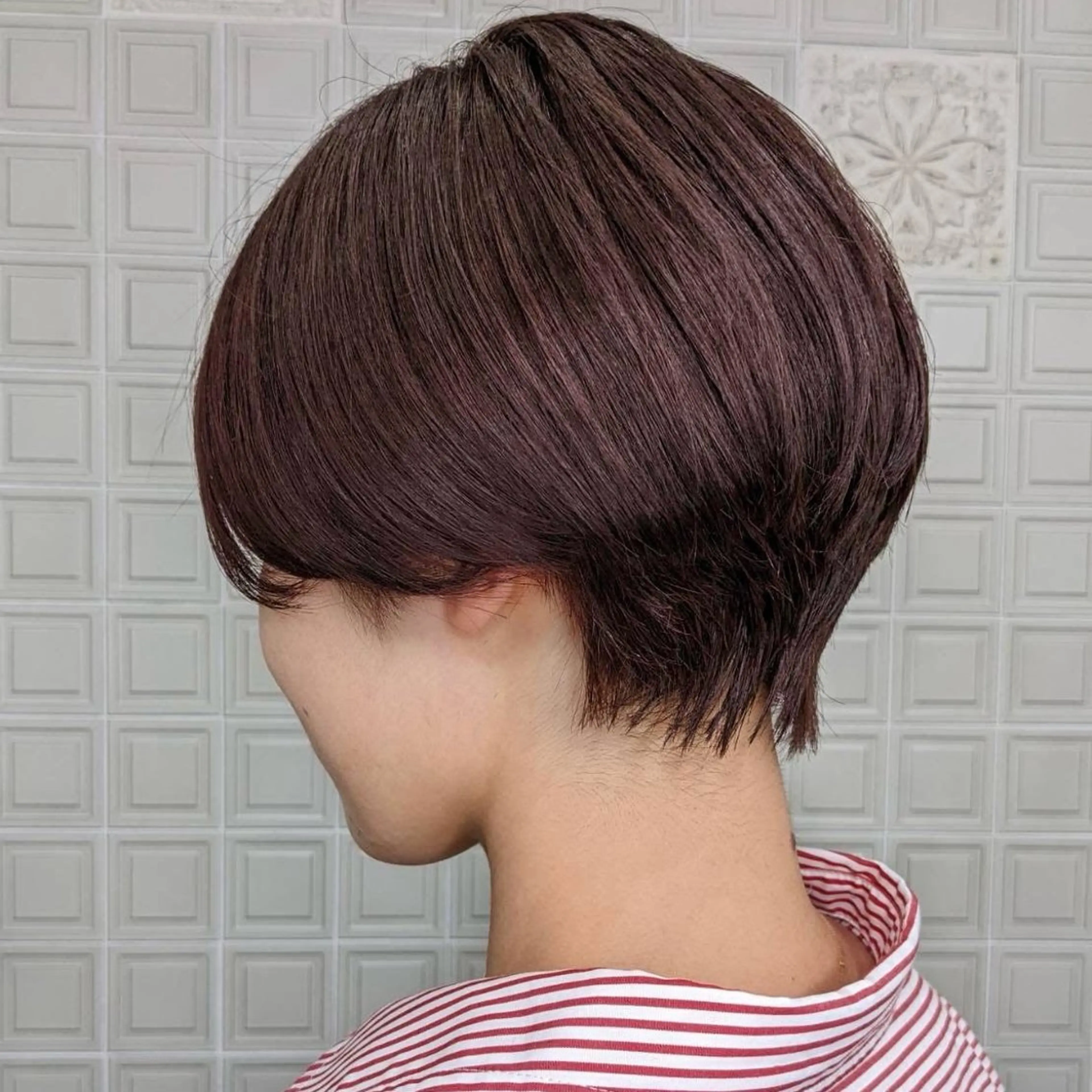 ショート カラー アオヌマ コハルのヘアスタイル