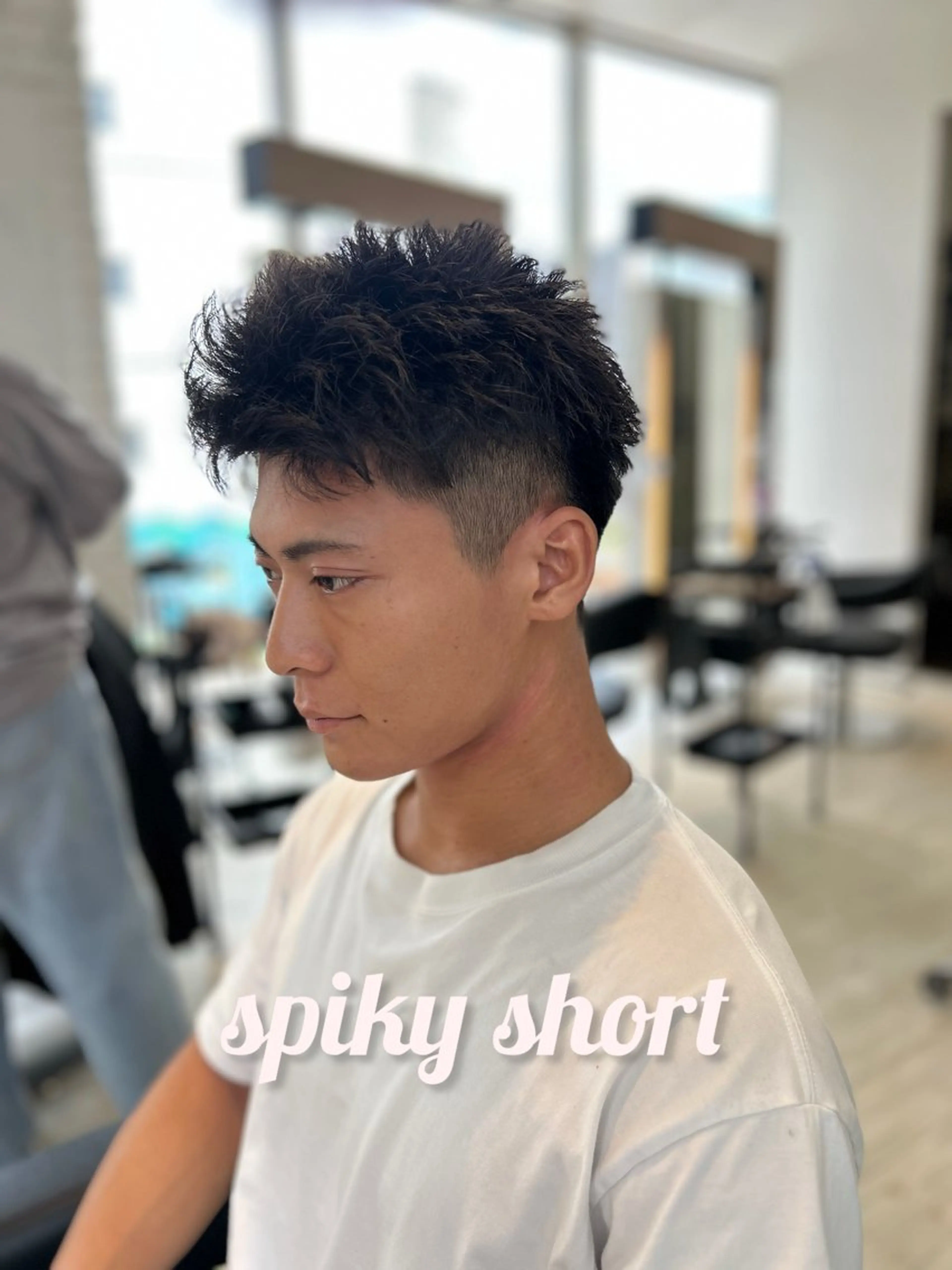 メンズ スパイキーショート カット 有働由良／ハイトーン ／韓国メンズヘアのヘアスタイル