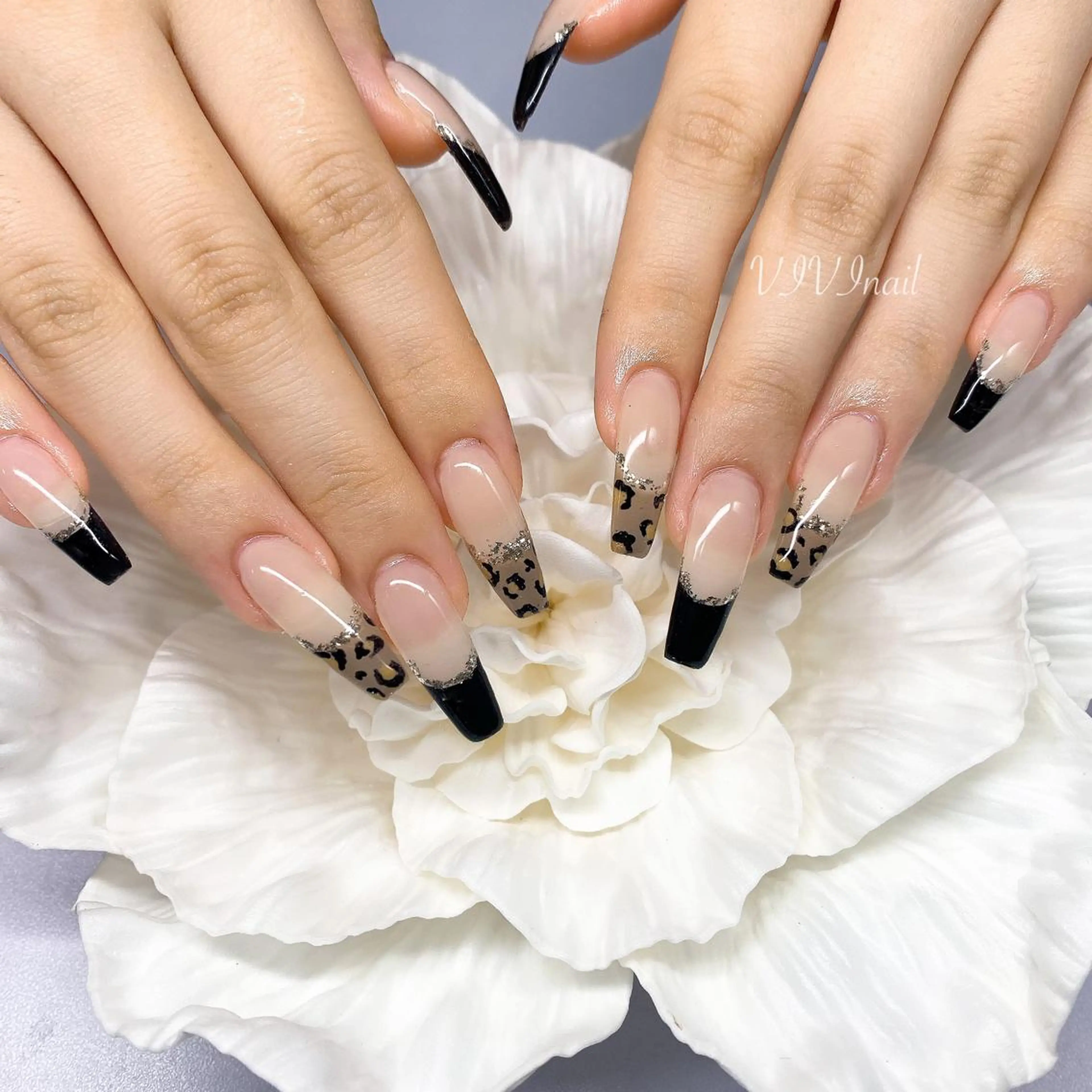 ネイル アニマル柄 フレンチネイル ハンドネイル vivi nailのネイルデザイン