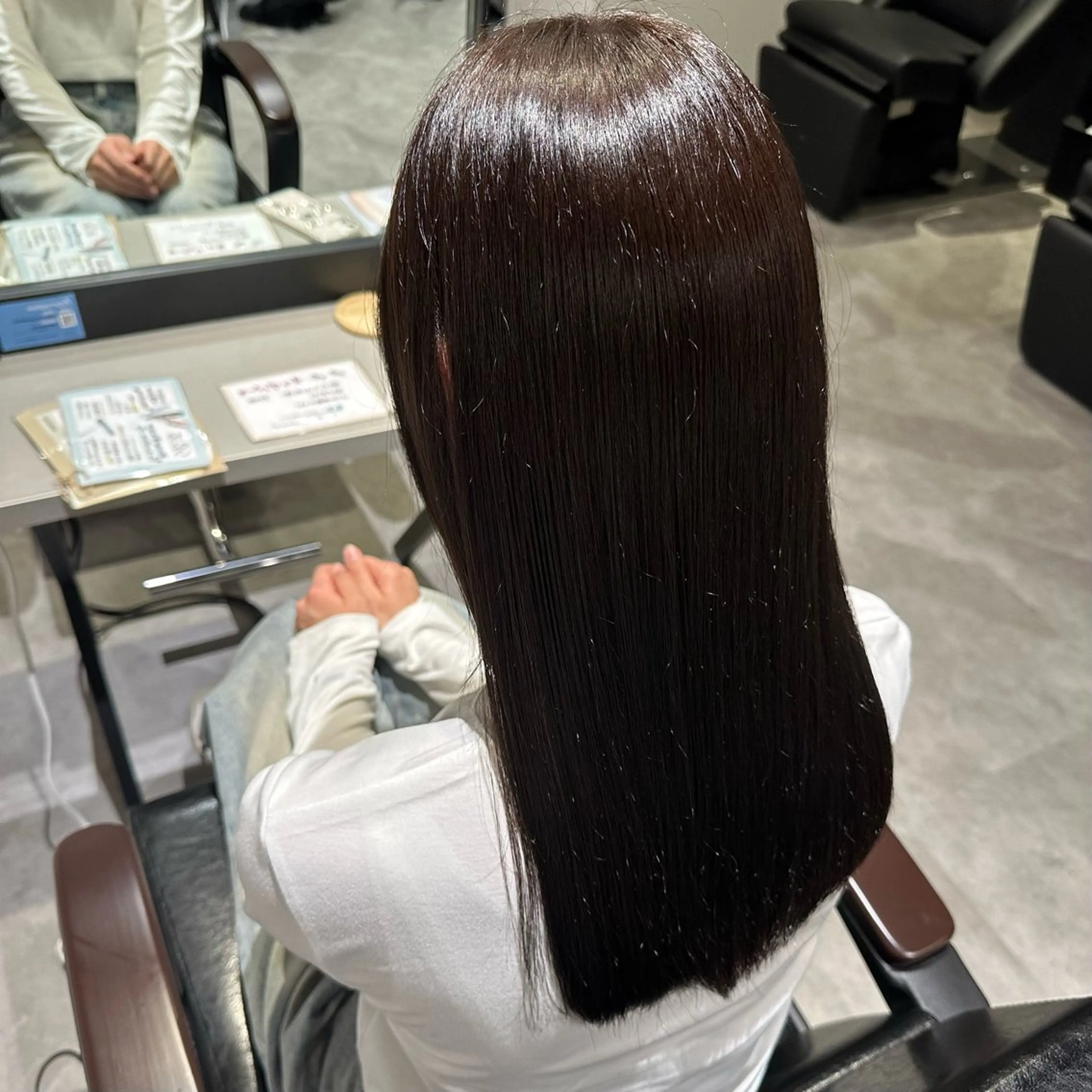 ロング カラー アッシュ アッシュブラウン ブラウンカラー 学生 ヘアカラー トリートメント 岩本みるか/ 暖色カラー/ベージュのヘアスタイル