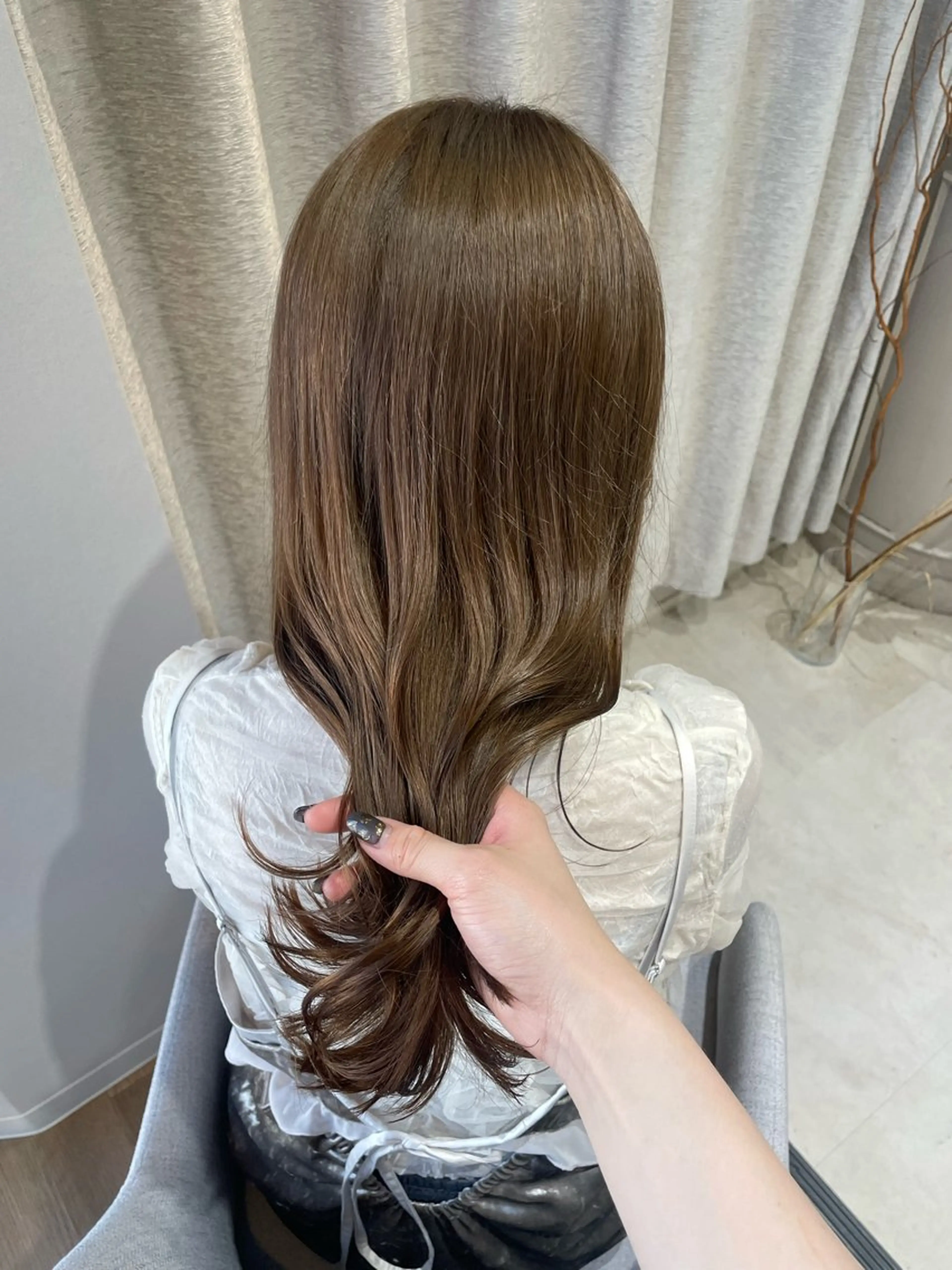 セミロング カラー ayano / 透明感・くすみカラーのヘアスタイル