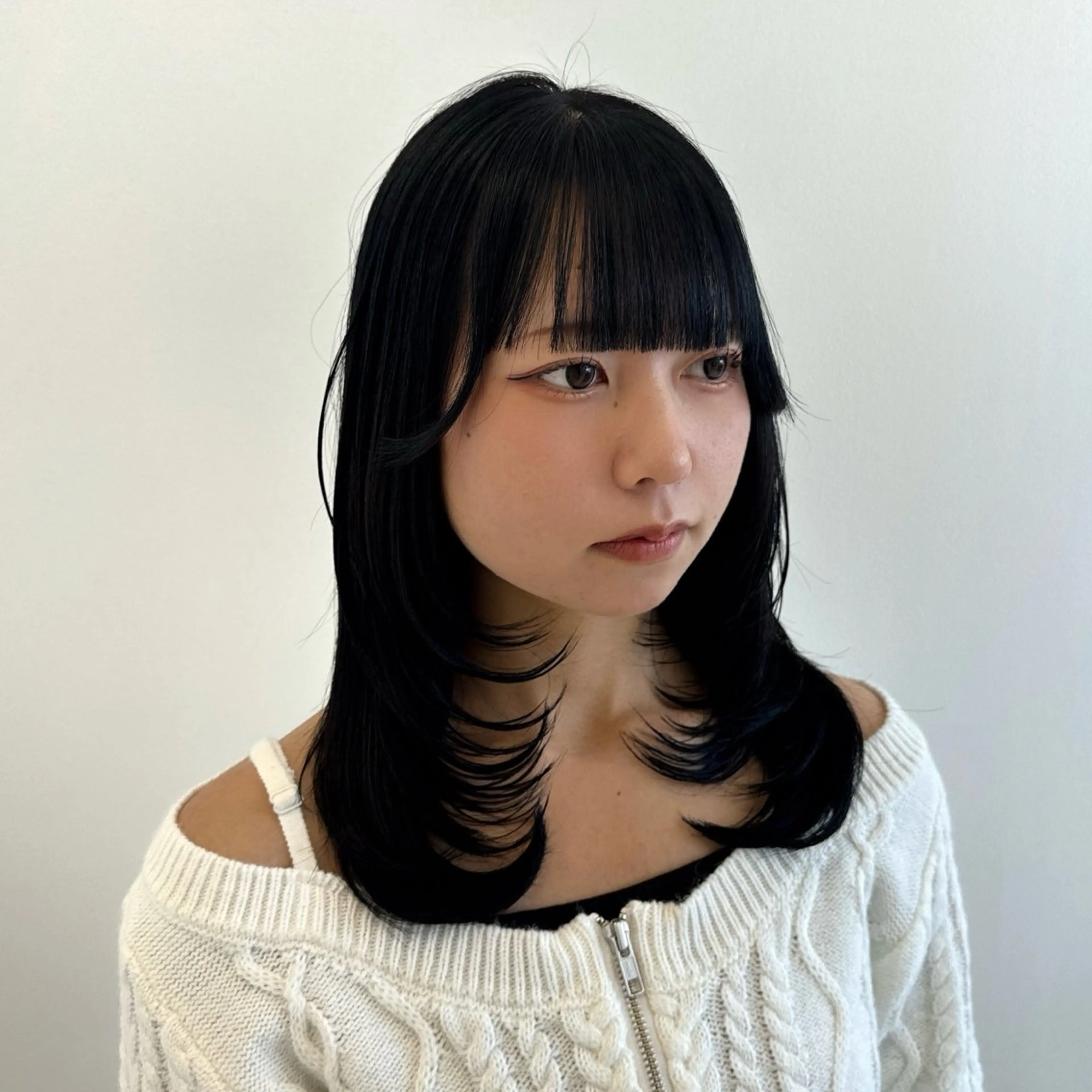 セミロング カラー 黒髪 ブルーカラー ブルーブラック 透明感カラー レイヤーカット カット ヘアカラー トリートメント 🌼動き×透明感🩵 ハイトーン/ナナのヘアスタイル