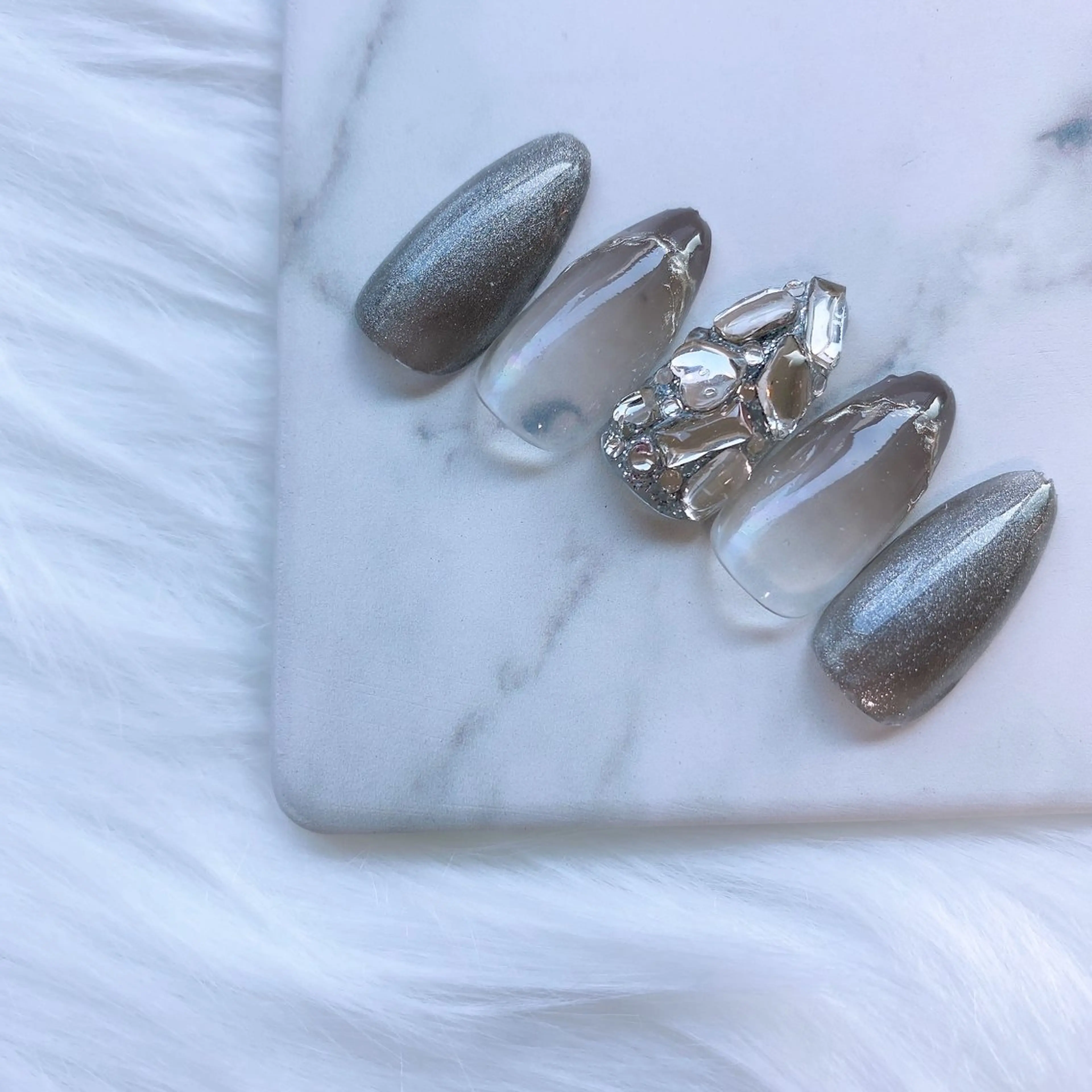 ネイル チークネイル 韓国ネイル ツイードネイル ワンホンネイル 冬ネイル LittleMimi Nails安土のネイルデザイン