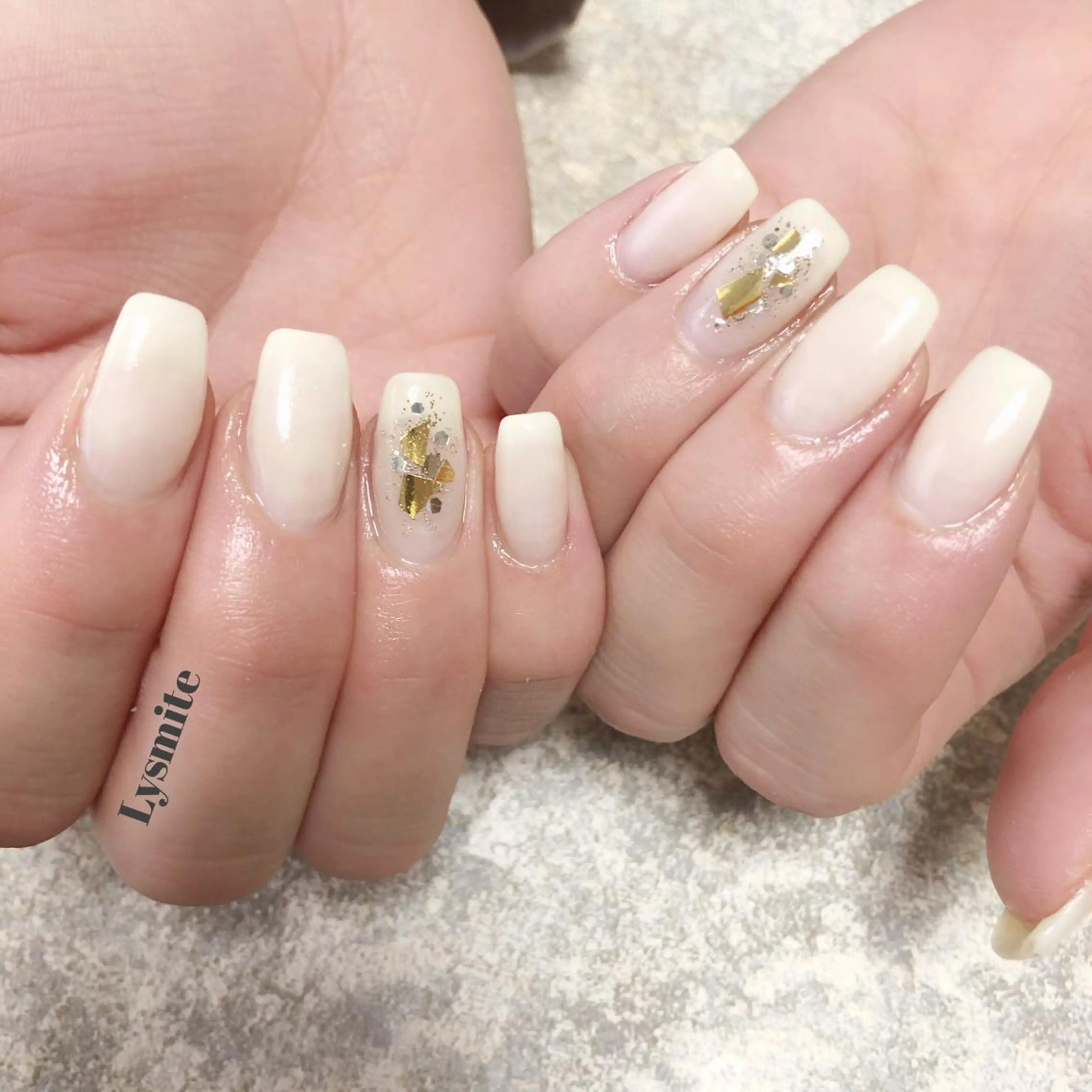 ネイル シンプルネイル ホワイト ハンドネイル Lysmite所属・岩本 美香のネイルデザイン