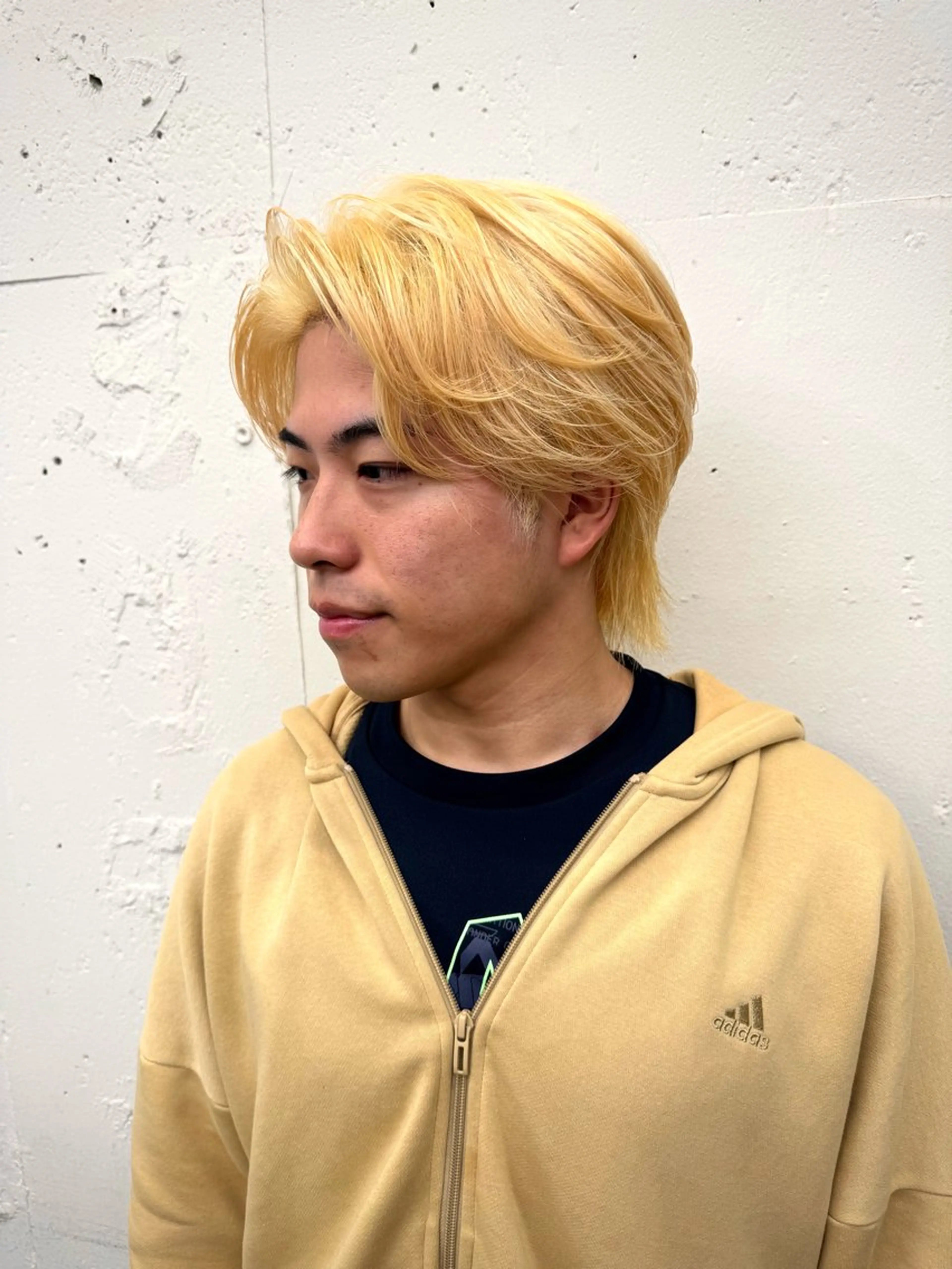 ミディアム カラー メンズ メンズブリーチ センターパート メンズ韓国風 ブリーチ 抜きっぱなしブロンド カット ヘアカラー トリートメント 💈メンズ特化💈 TASUKUのヘアスタイル