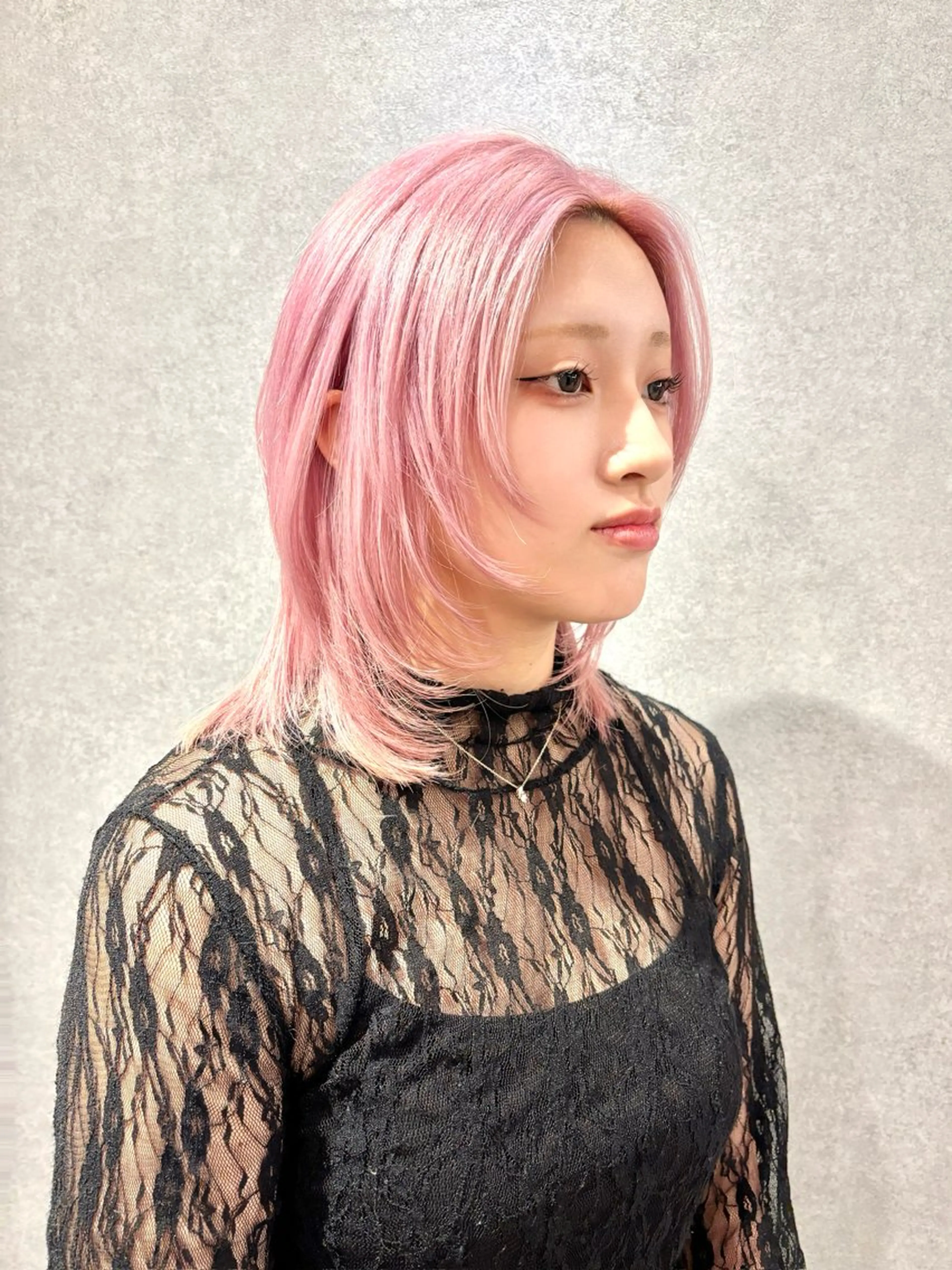 ミディアム カラー ピンクカラー レイヤーカット カット ヘアカラー トリートメント ハイトーン/ウルフ/ レイヤー/Asukaのヘアスタイル