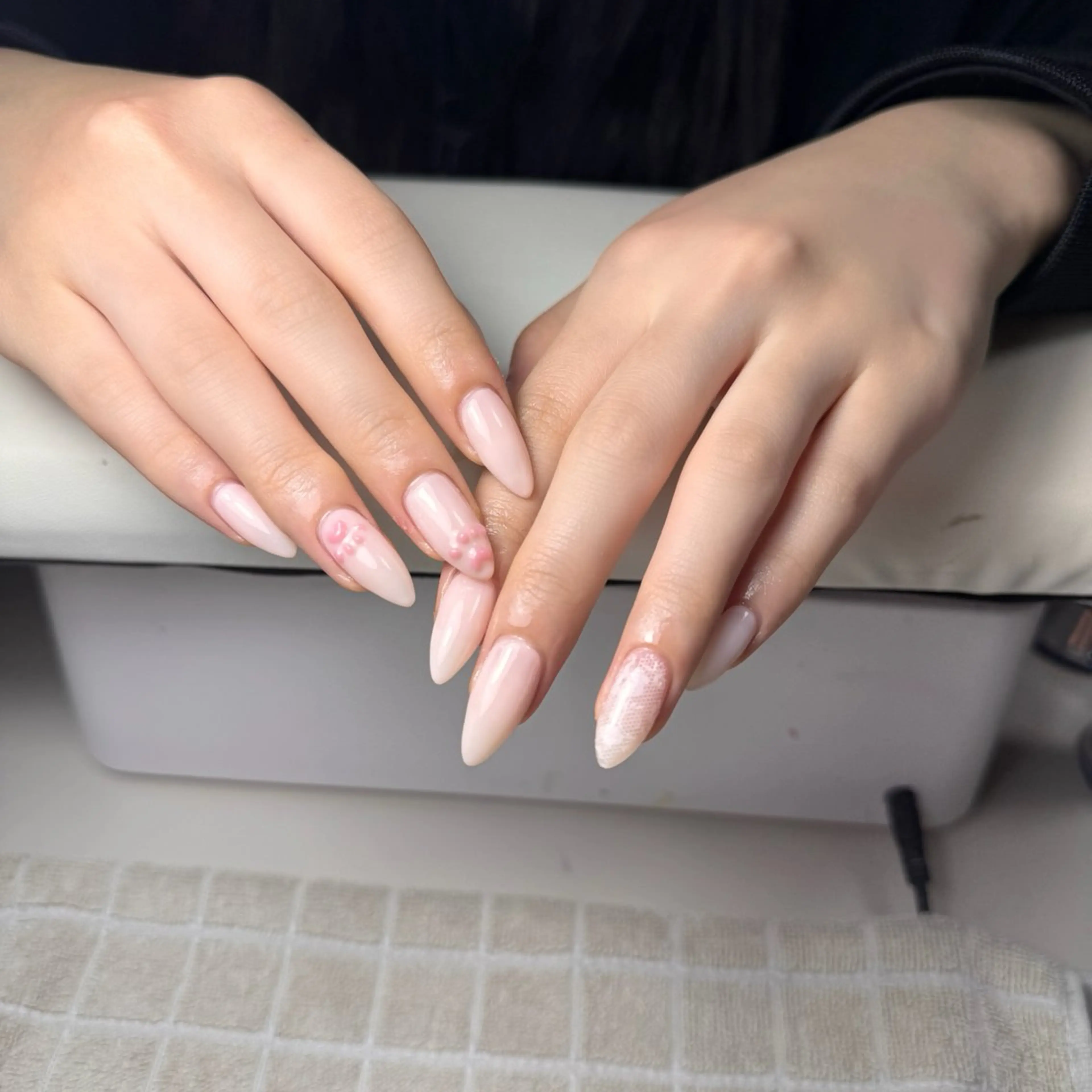 ネイル チークネイル フレンチネイル グラデーション 韓国ネイル マグネットネイル ハンドネイル Hana nail所属・Hana Nailのネイルデザイン