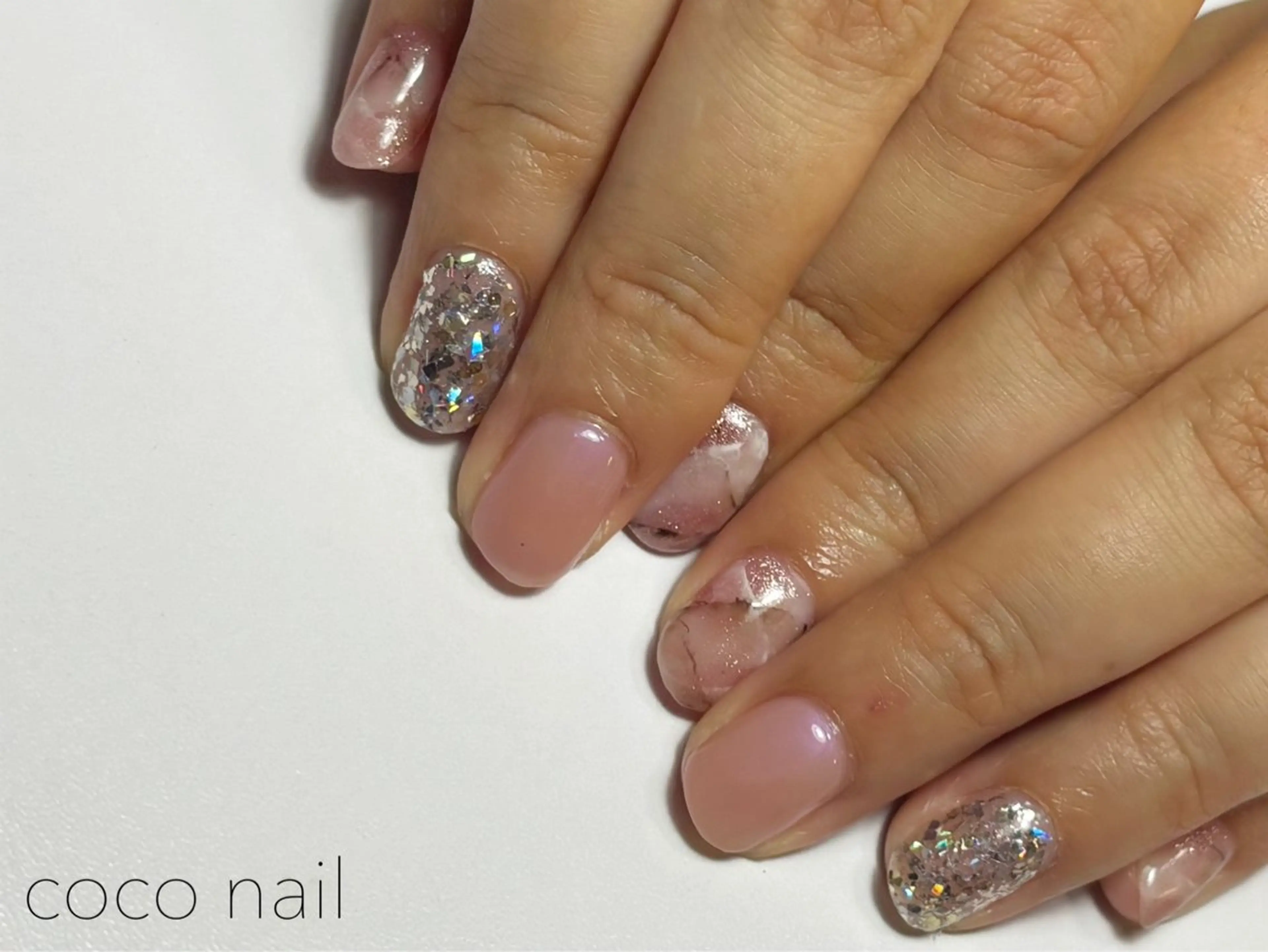 ネイル ラメ(グリッター) ニュアンスネイル ピンク シルバー ハンドネイル coconail kanaのネイルデザイン
