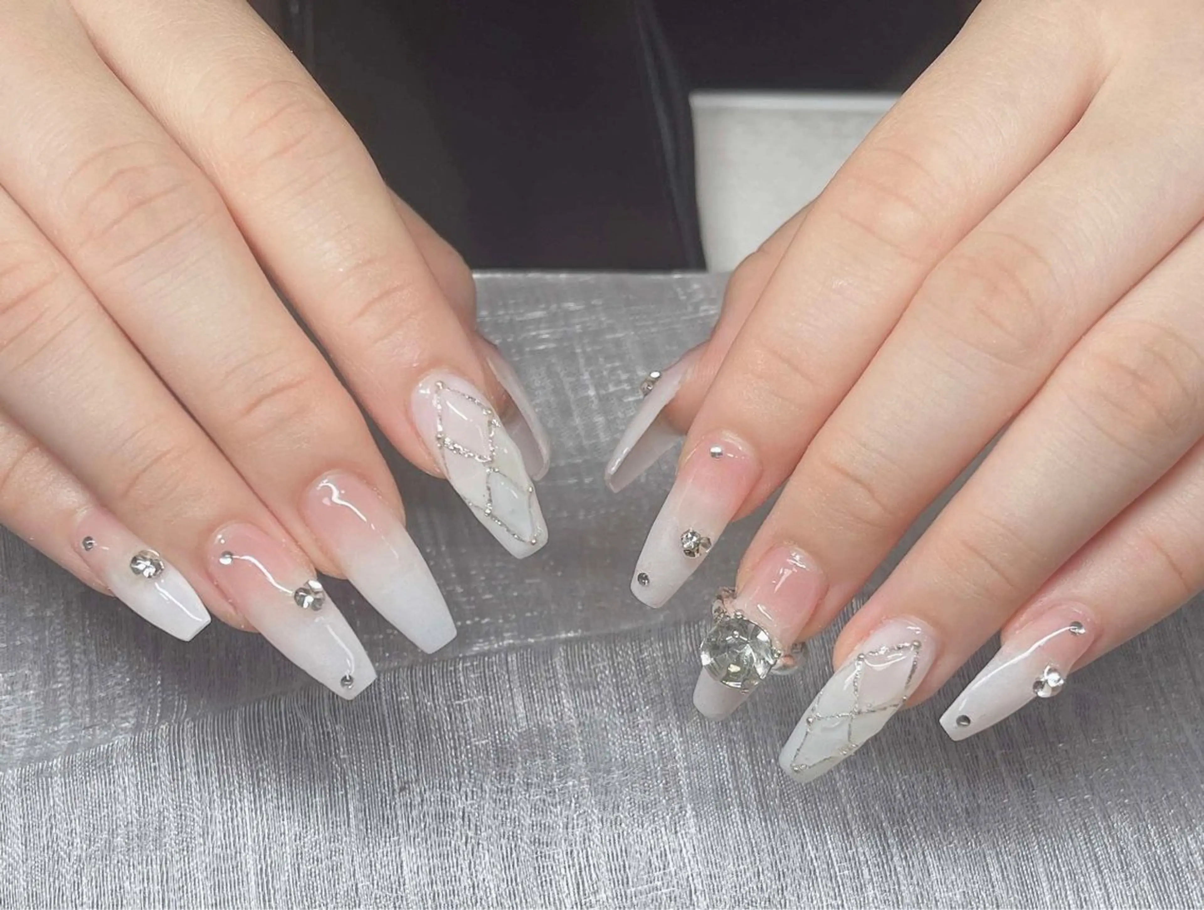 ネイル 長さ出し グラデーション 卒業式 キラキラネイル マグネットネイル ハンドネイル Lee Nailsのネイルデザイン