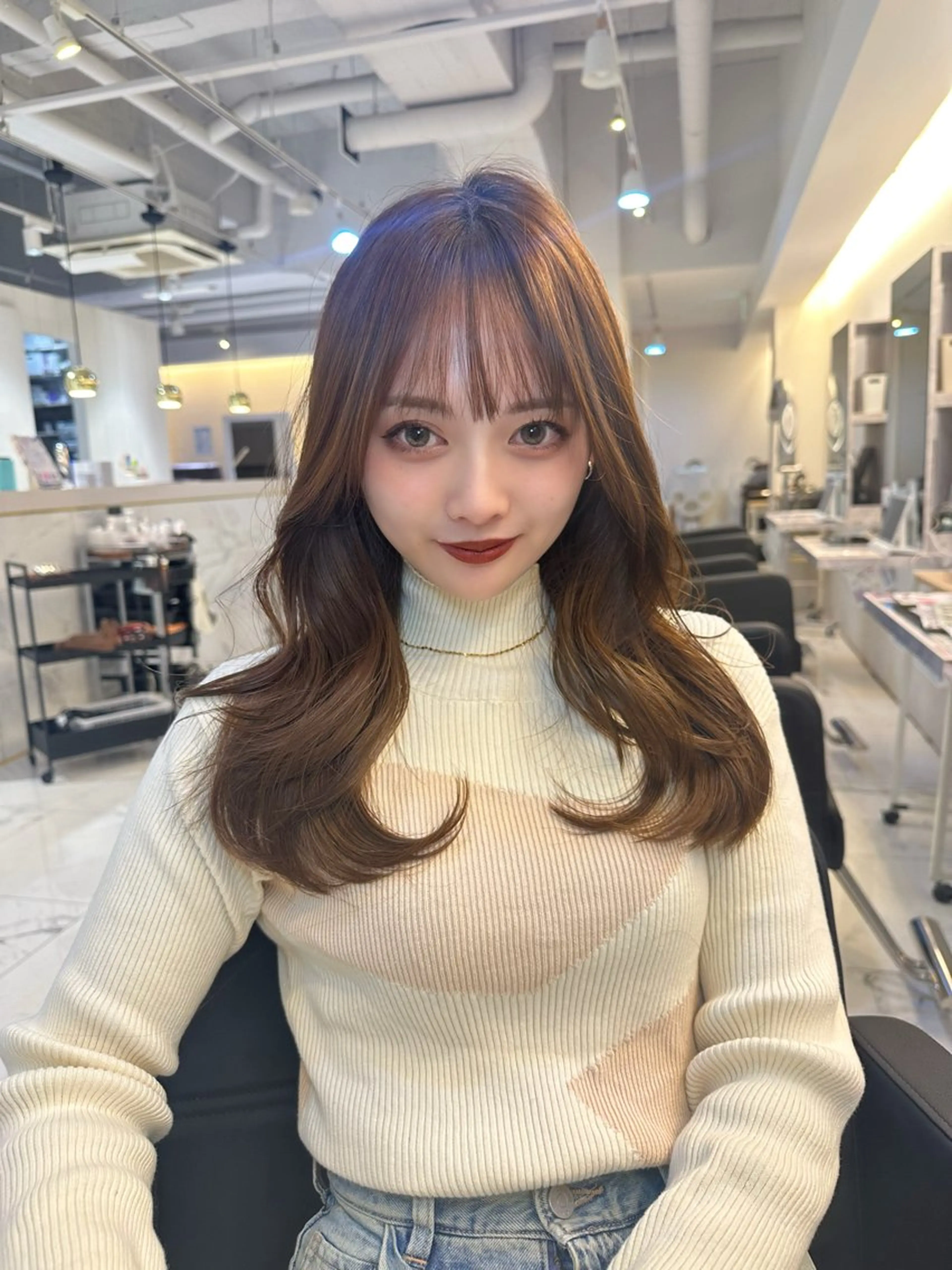 ミディアム 韓国風ヘア レイヤーカット 韓国ヘア特化 前髪クロスパーマのヘアスタイル