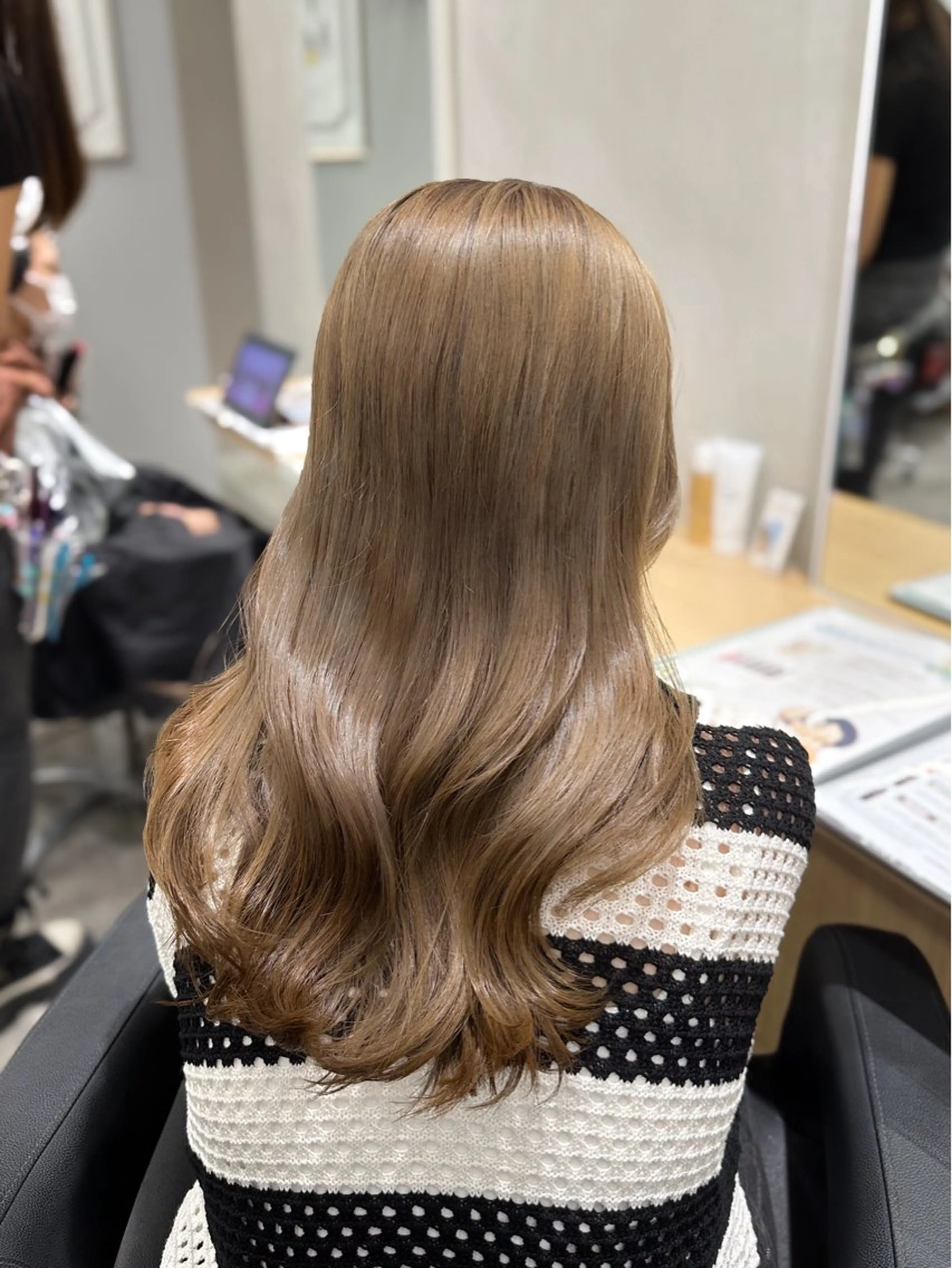 ロング カラー ベージュカラー ブリーチ 透明感カラー ミルクティーベージュ ヘアカラー トリートメント 雰囲気似合わせ/永田 汰伊智/艶カラー🫧のヘアスタイル