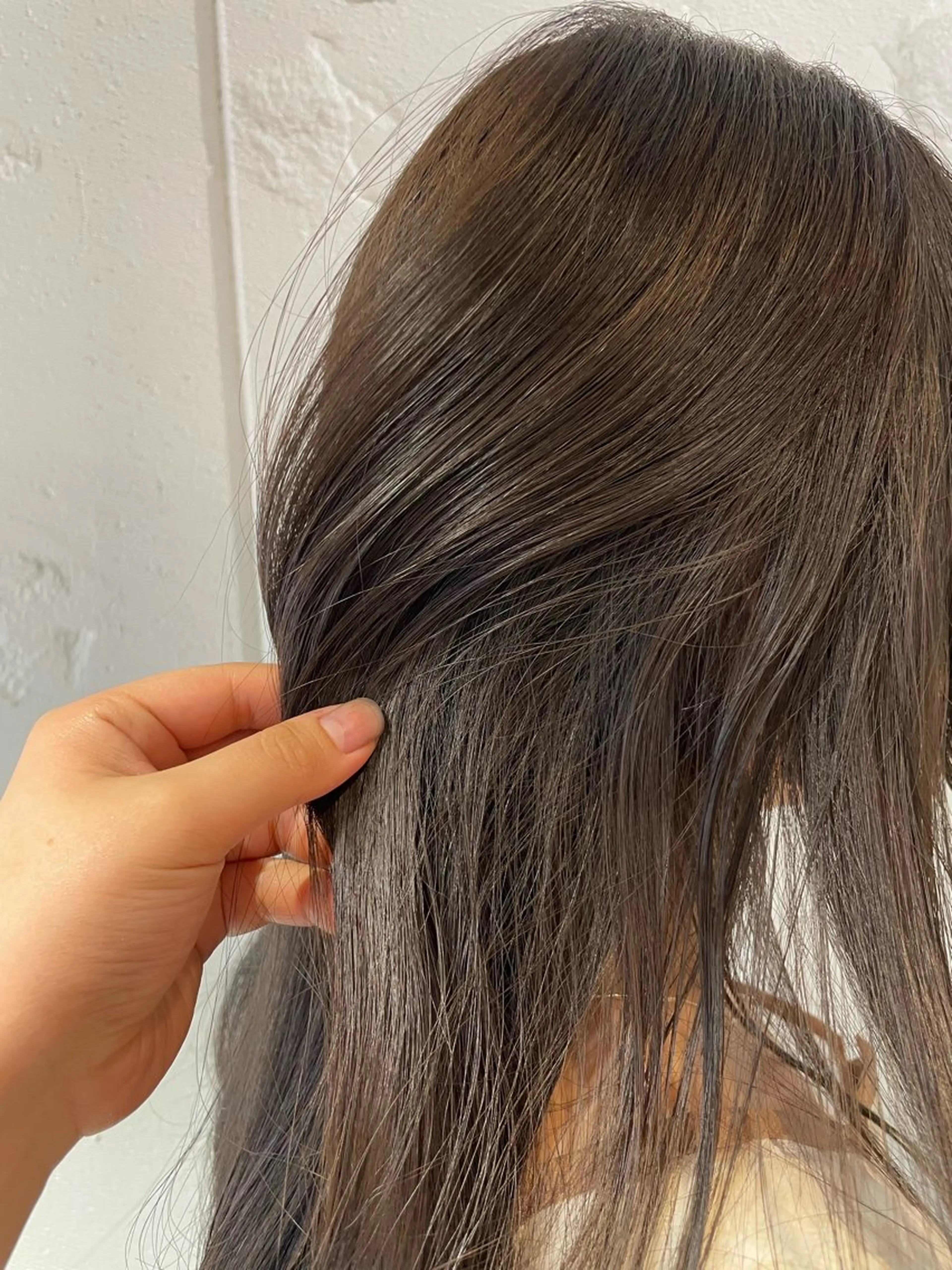 ミディアム カラー ミディアムパーマ ベージュカラー ブリーチ 透明感カラー オリーブベージュ カット ヘアカラー トリートメント レイヤー×初 パーマ|hinakoのヘアスタイル