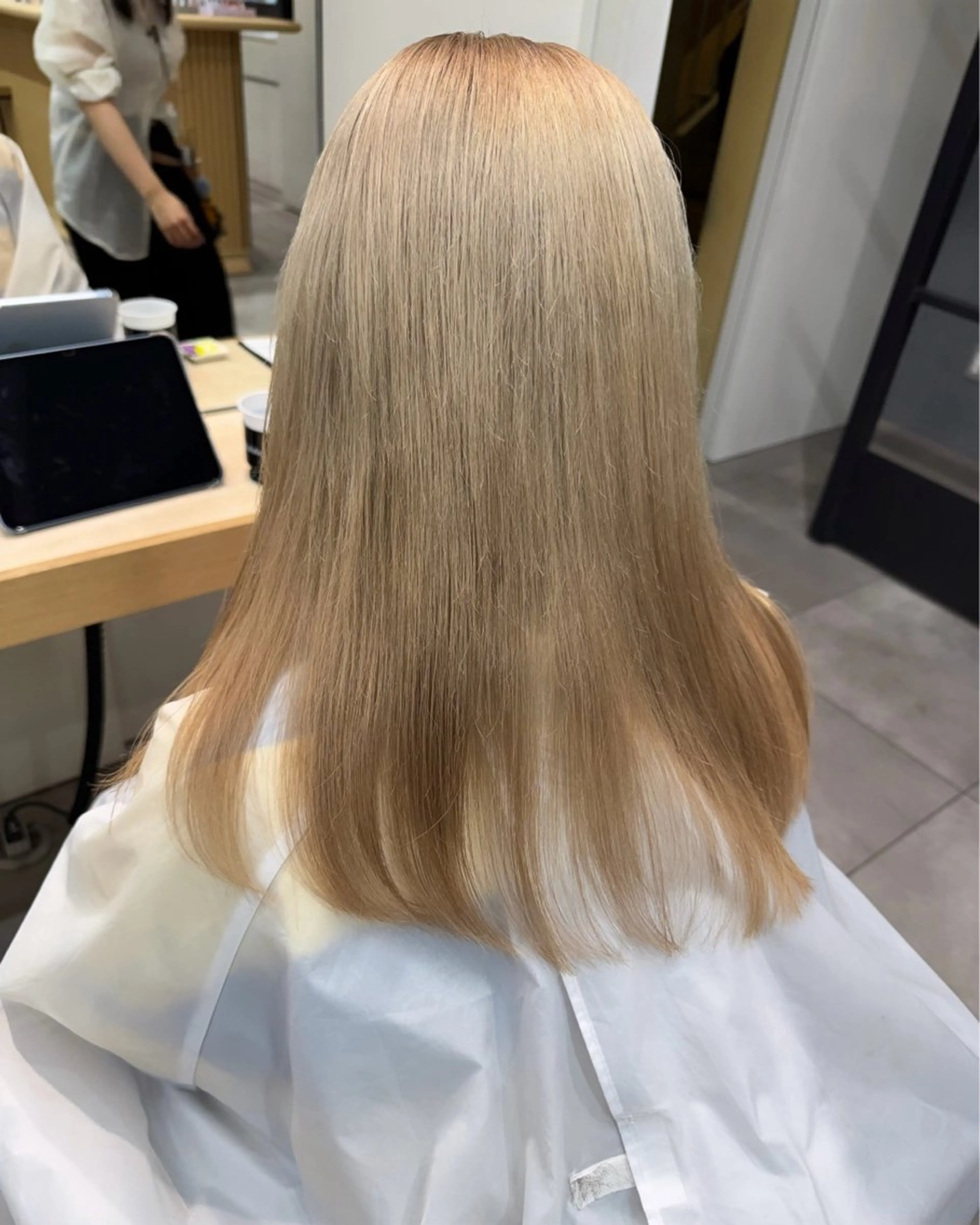 ロング カラー パーマ ヘアアレンジ ブリーチ ブロンド ケアブリーチ ケアカラー デザインカラー LUCK本厚木 浦住 貴大のヘアスタイル