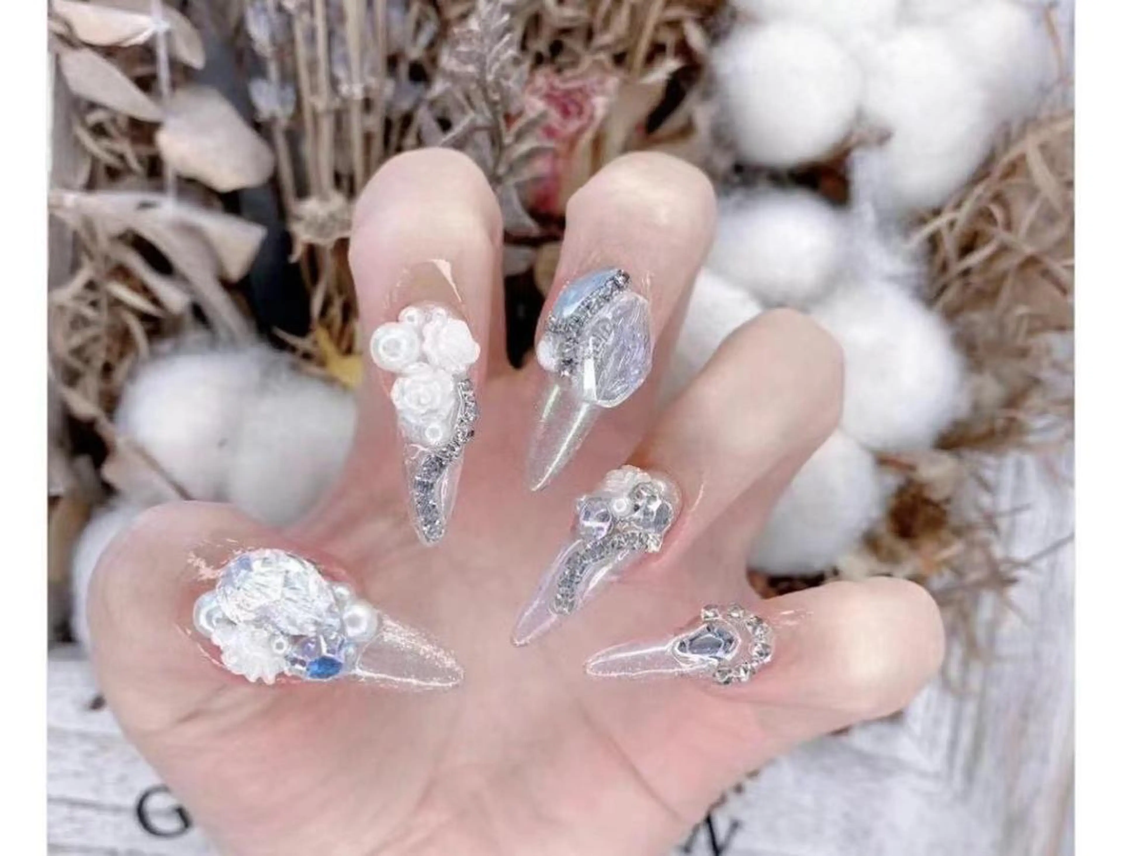 ネイル ホワイト Babarla Nailのネイルデザイン