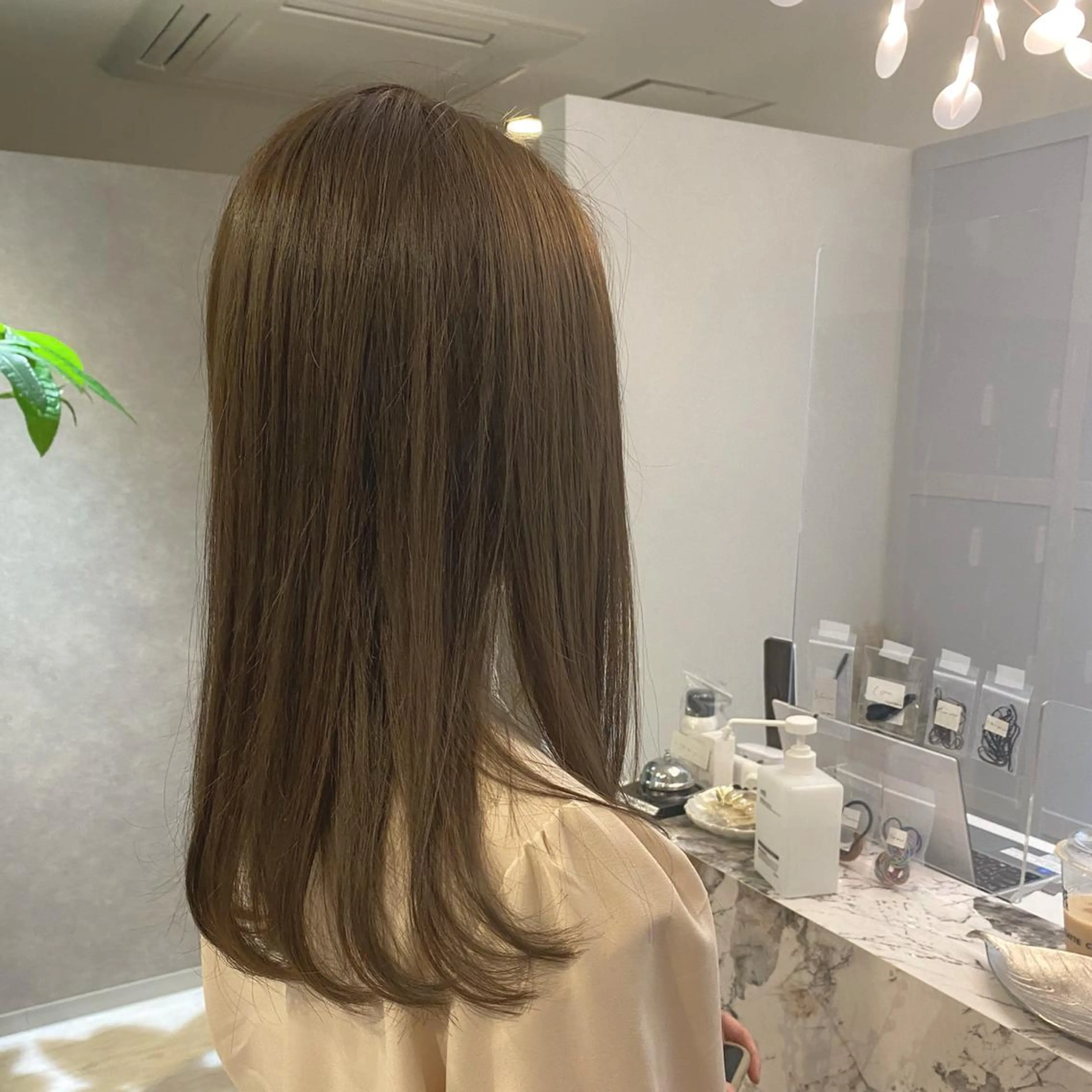 セミロング カラー ノンダメージ⭐️ 透明感カラー中田七菜のヘアスタイル