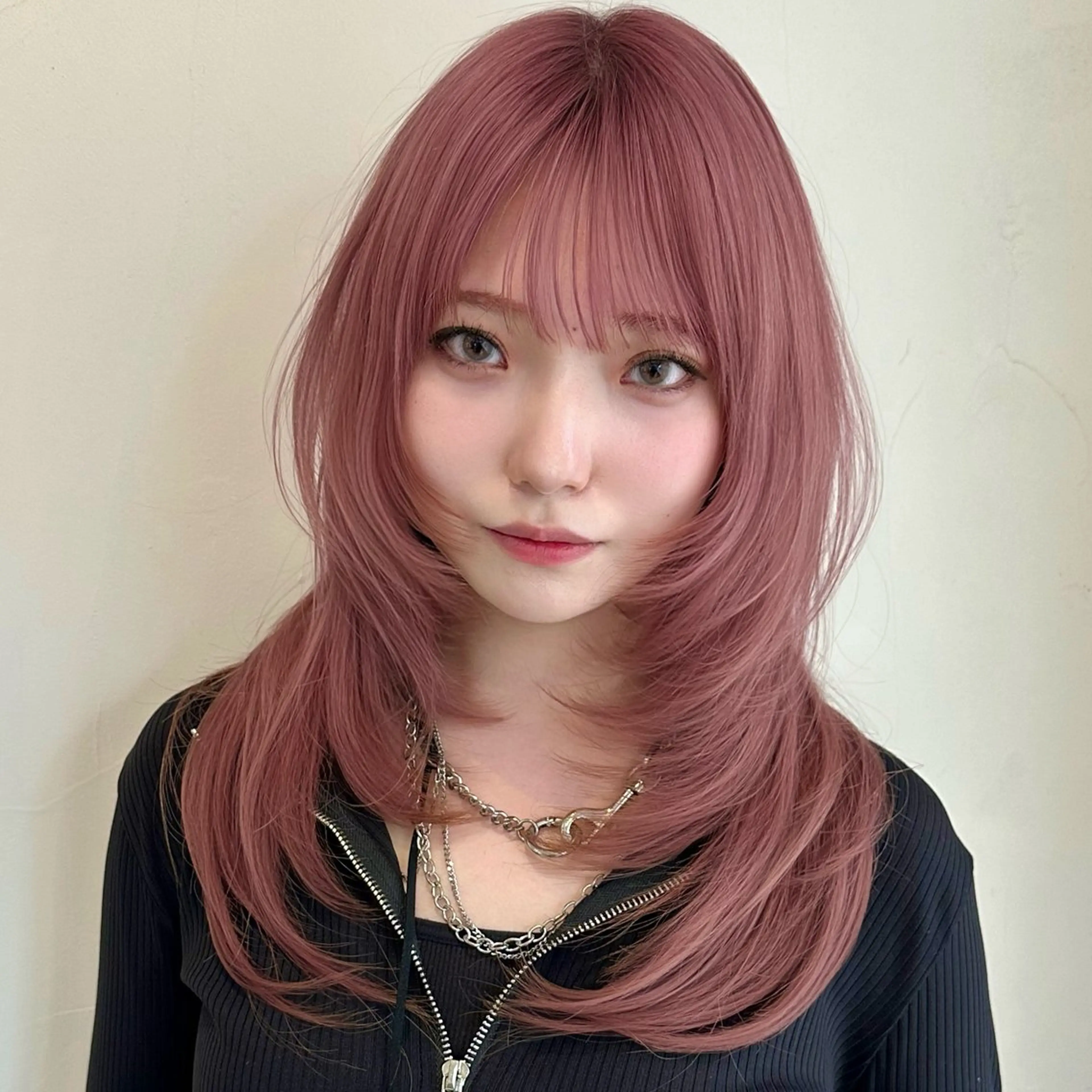 ミディアム カット ヘアカラー トリートメント 🌹ハッシュカット、 レイヤー韓国ヘア🌹のヘアスタイル