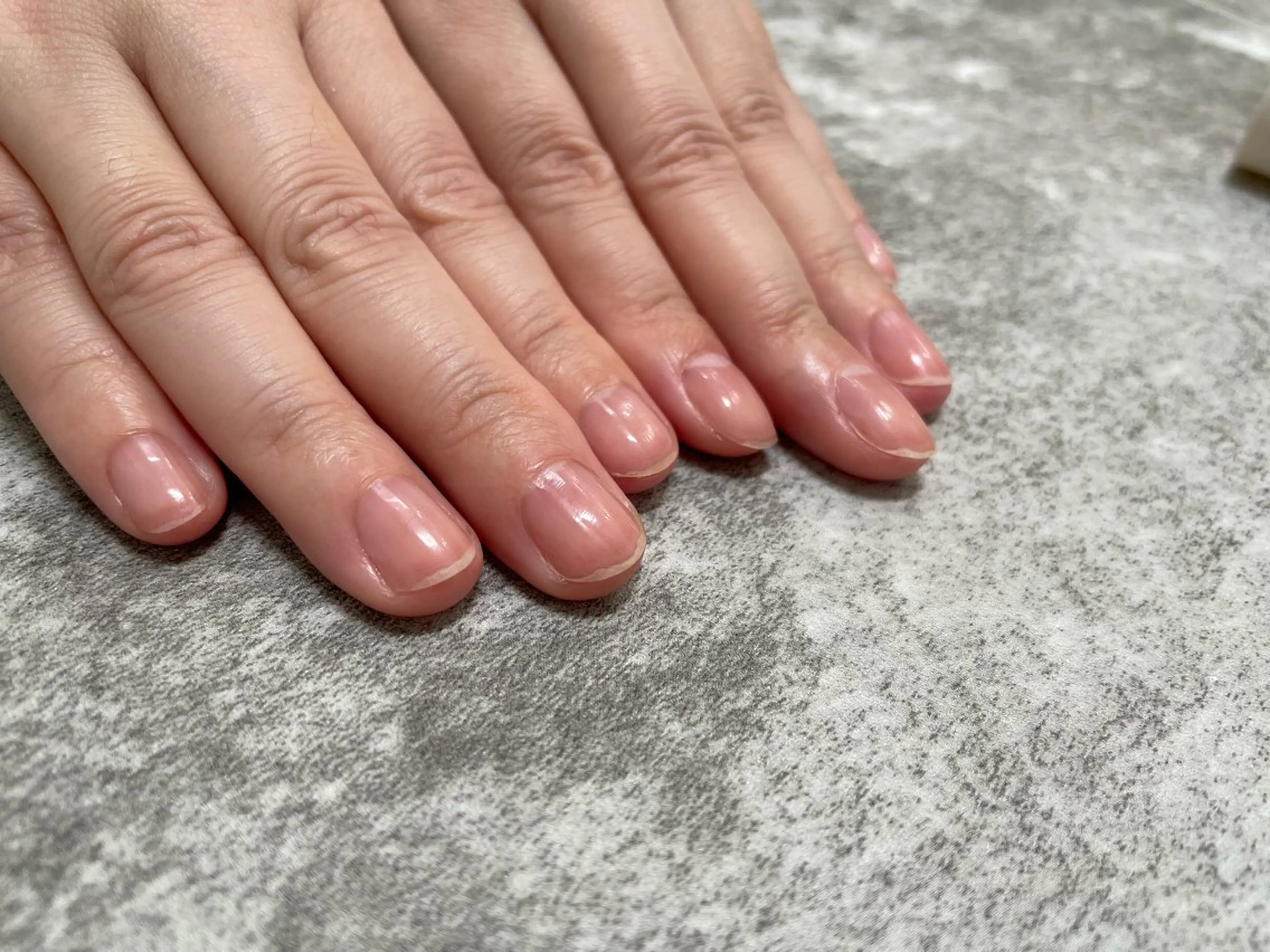 ソフトジェルオフ＋ファイリング＋甘皮ケア＋ベースコートの写真