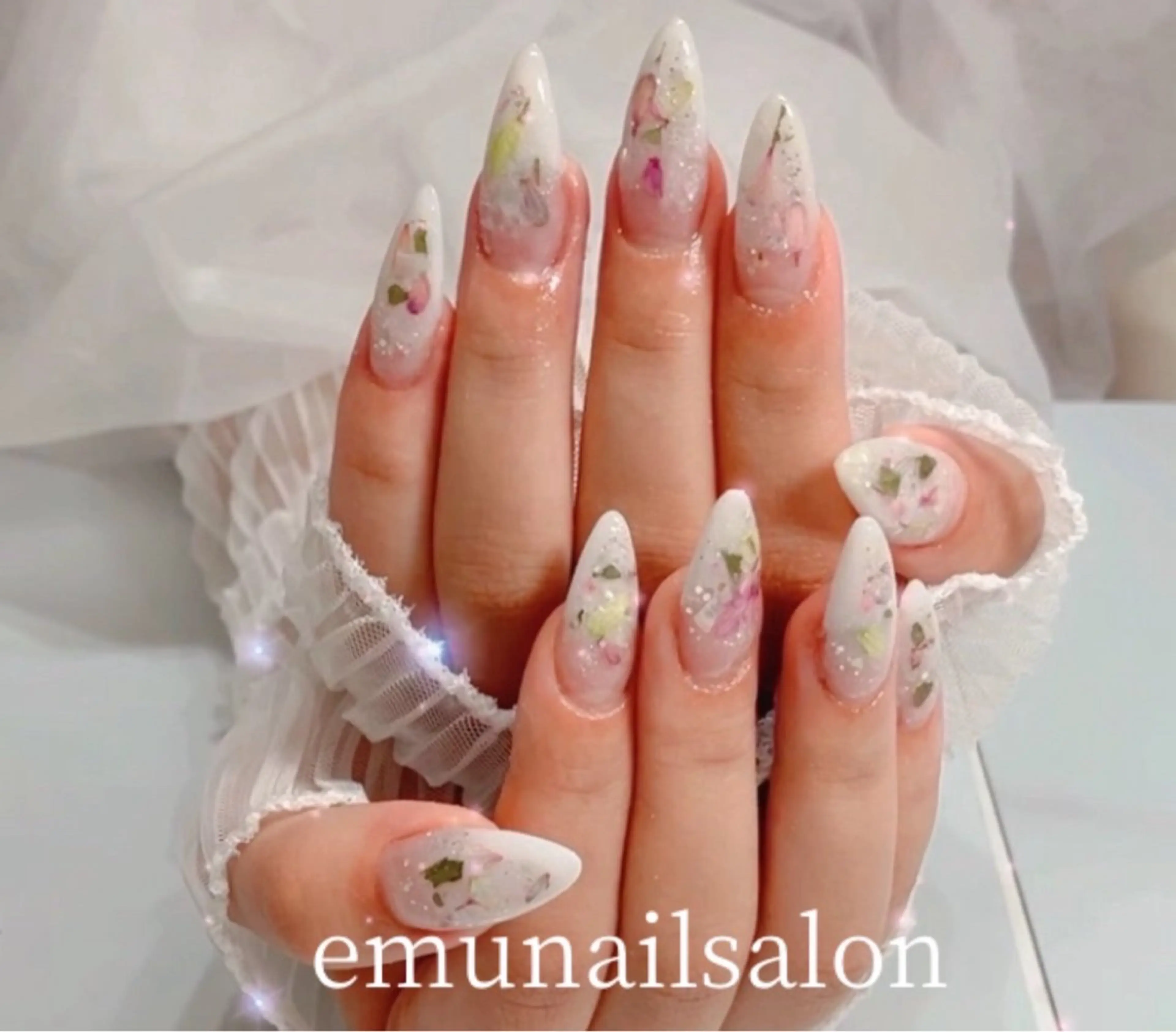 ネイル フラワーネイル グラデーション スカルプネイル ハンドネイル エムネイル サロンのネイルデザイン
