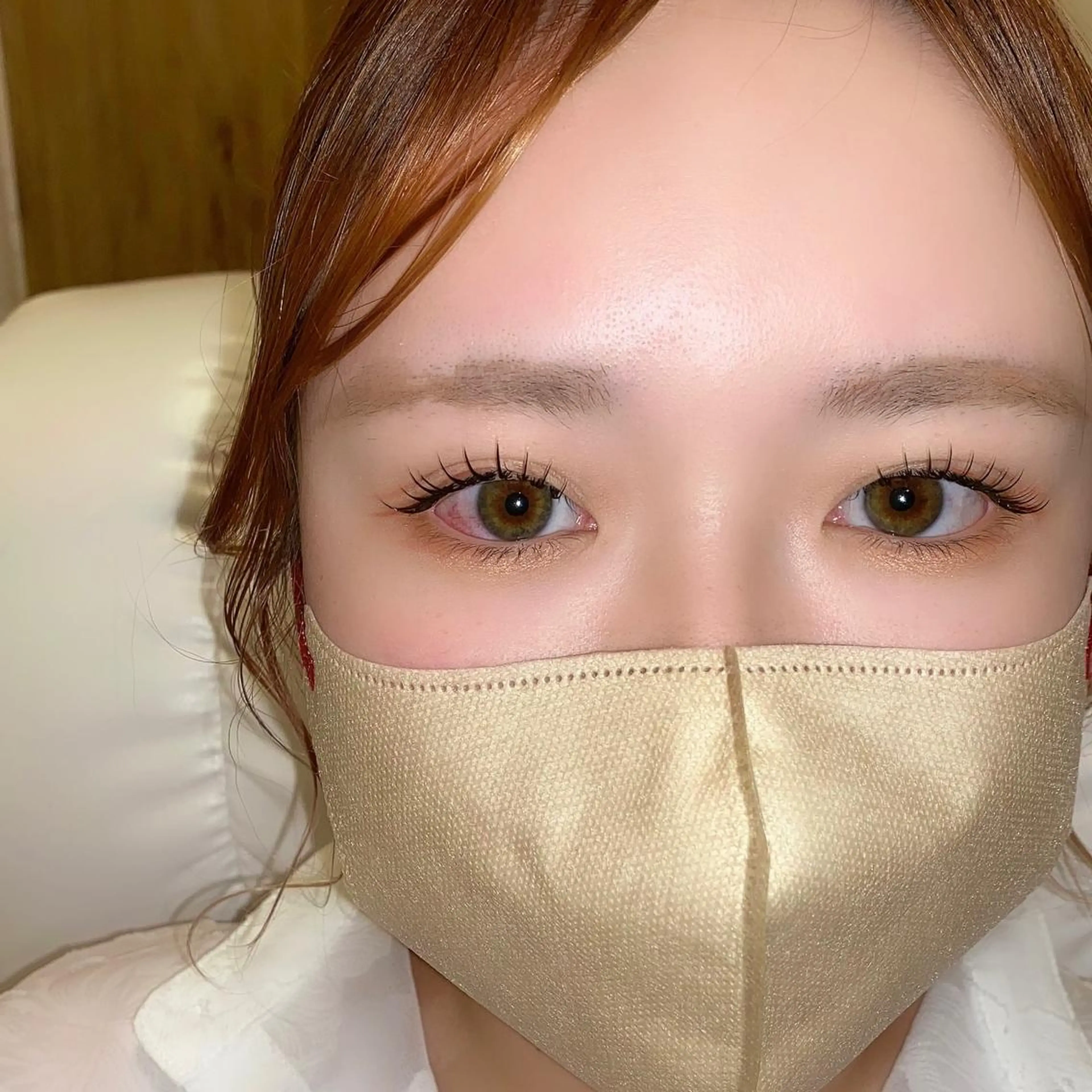 マツエク・マツパ 束感まつ毛 フラットラッシュ 韓国風マツエク パリジェンヌラッシュリフト ボリュームラッシュ 肌に馴染むハイトーン /ミルクティーカラーのヘアスタイル