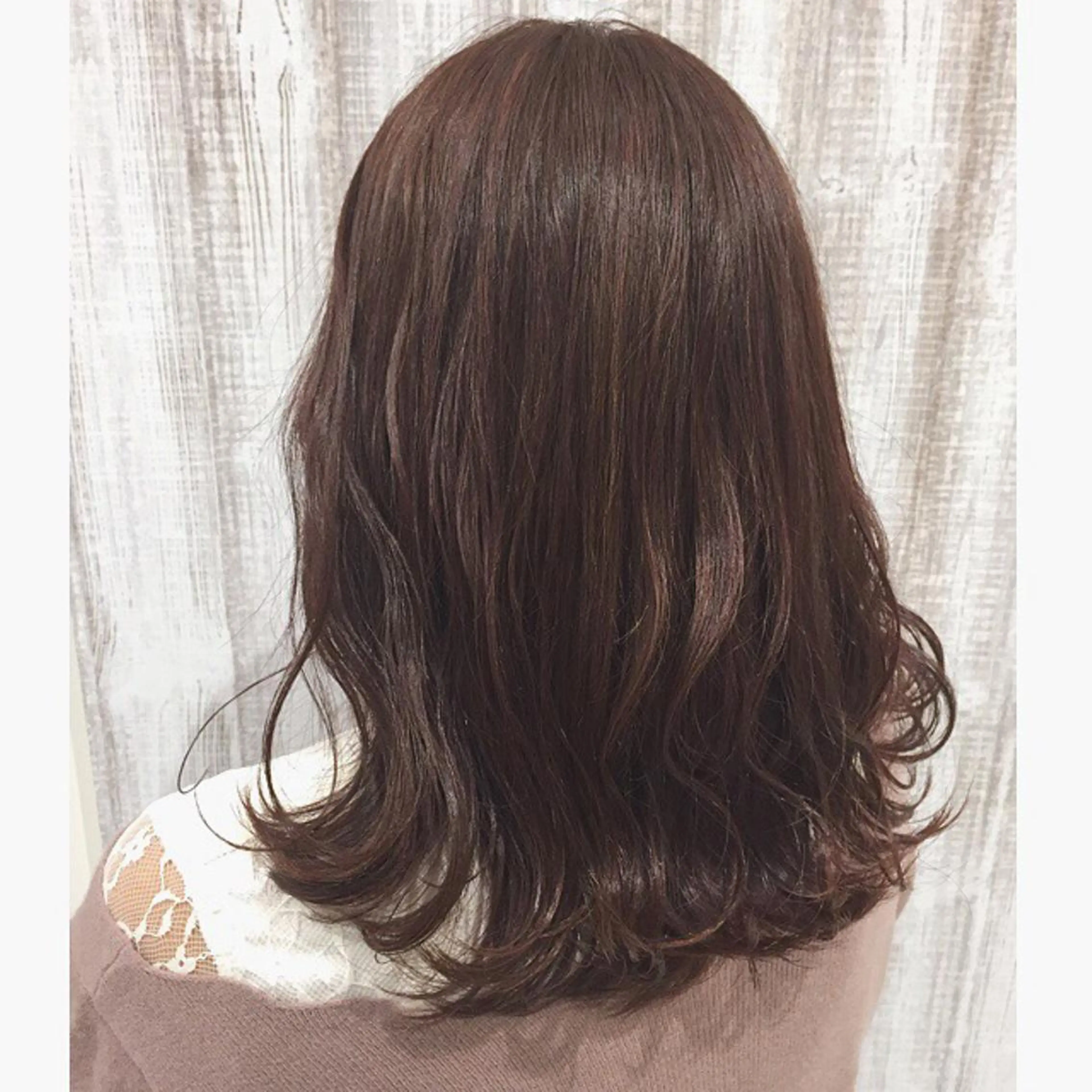 ミディアム カラー ヘアアレンジ ハイライトカラー ハイライト 透明感♡︎♡︎ 佐々木早苗のヘアスタイル