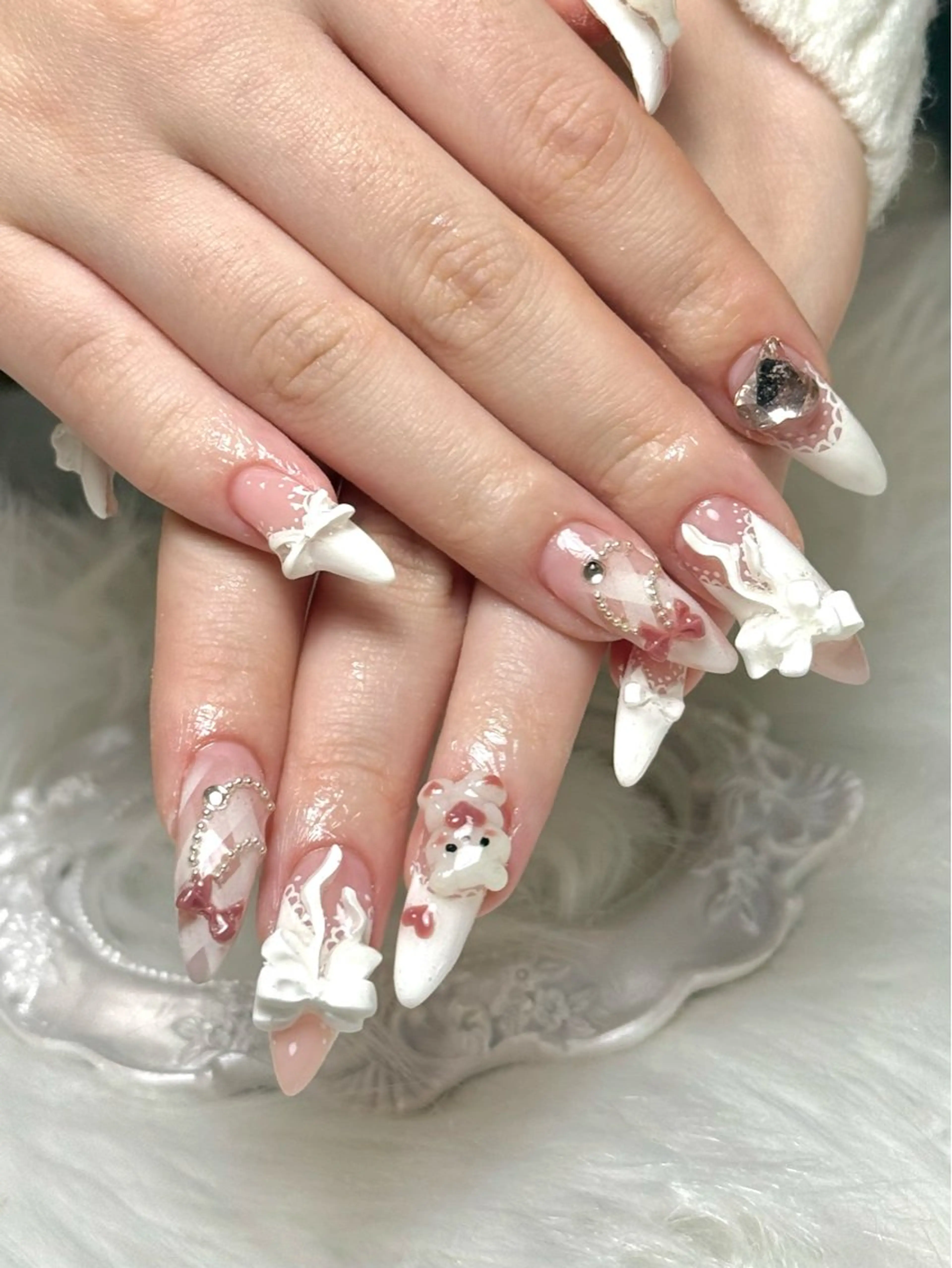 ネイル ハンドネイル ルシイ🎀新宿長さ 出しパーツ専門店のネイルデザイン