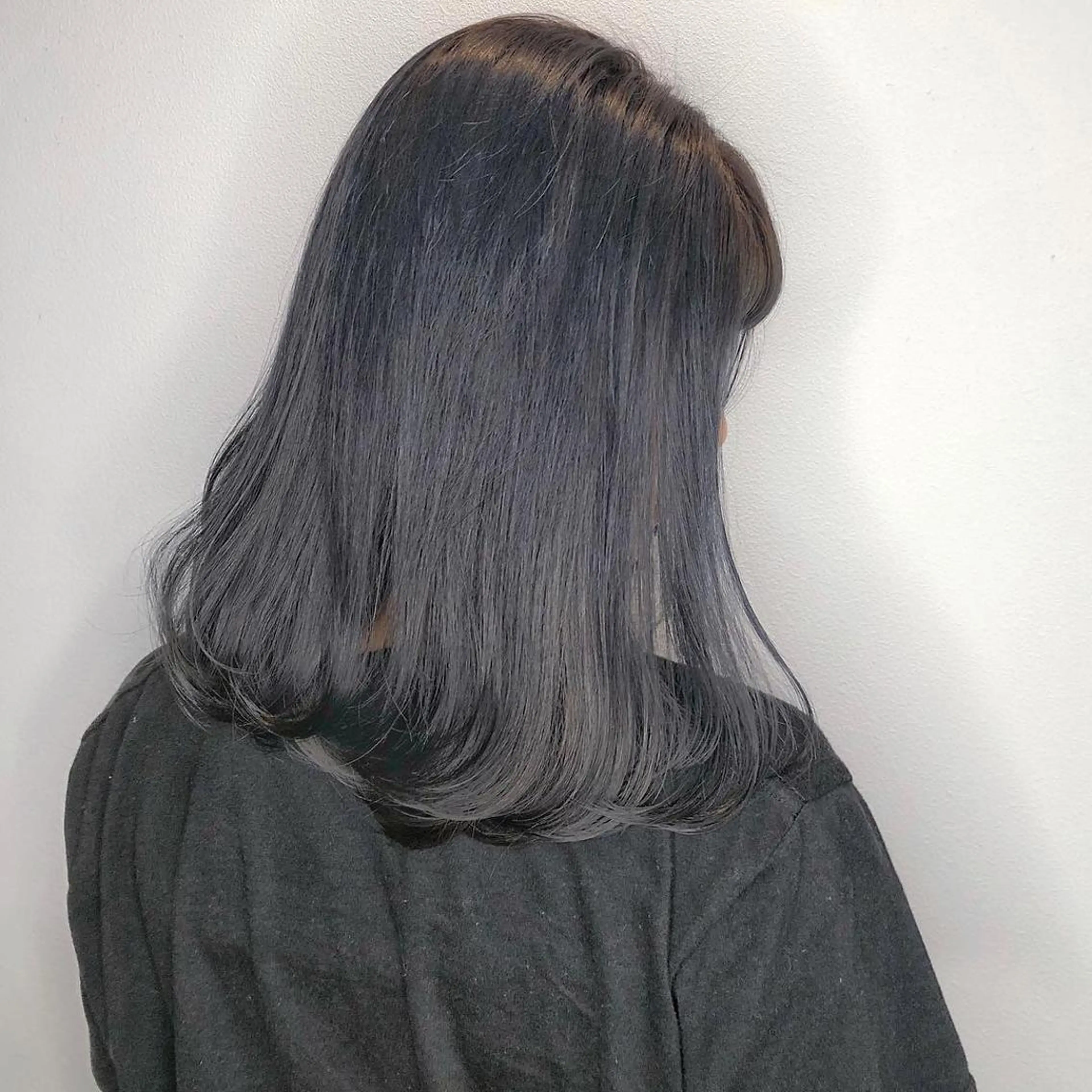 セミロング カラー KNOWHOW京都所属・トレンド/顔まわり/ レイヤー/グレージュのヘアスタイル