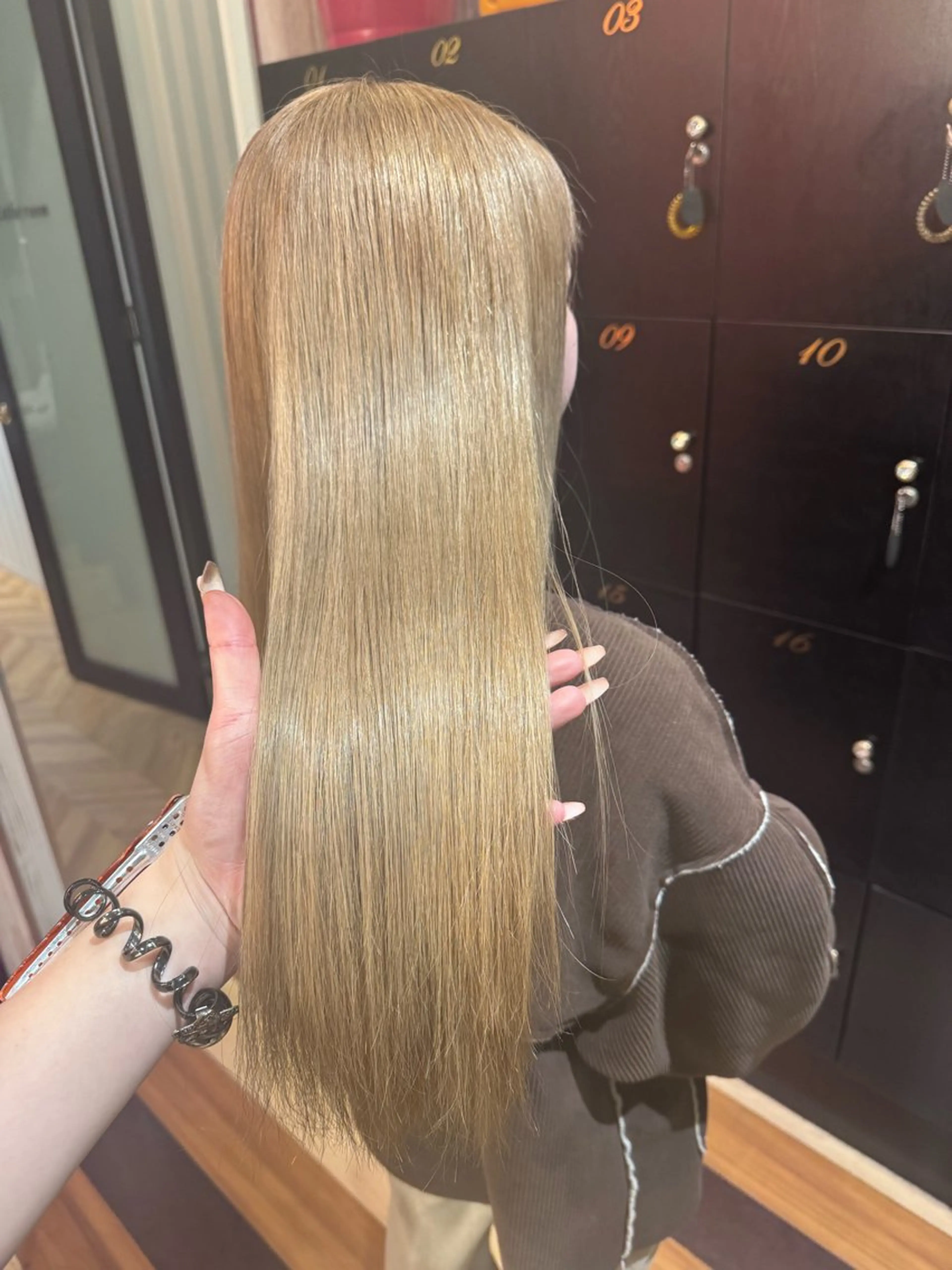 ロング カラー ブリーチ ブロンド ヘアカラー 🧸 EARTH 佃 萌海 ☁️のヘアスタイル