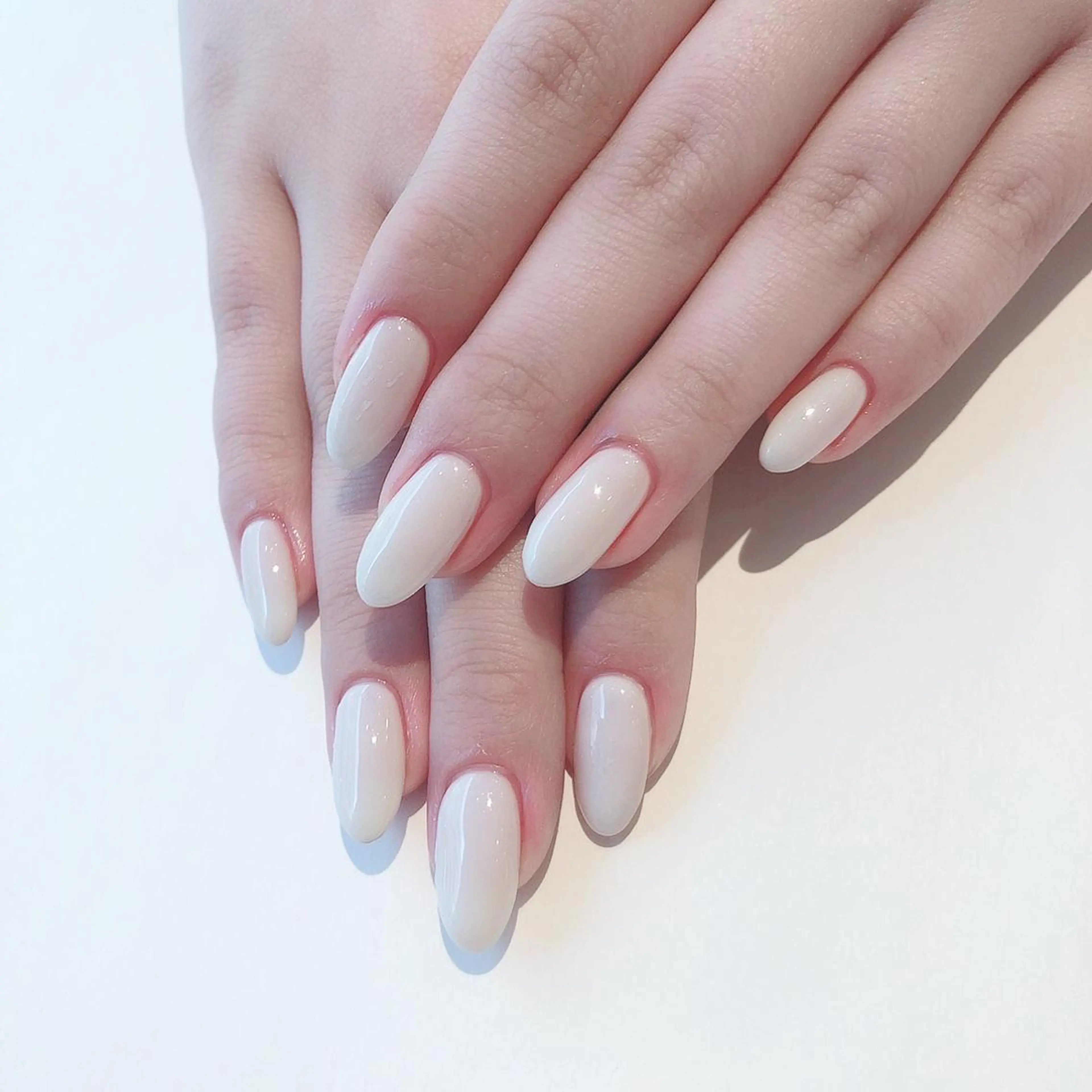 ネイル ホワイト 桜 成美のエステ・リラクイメージ