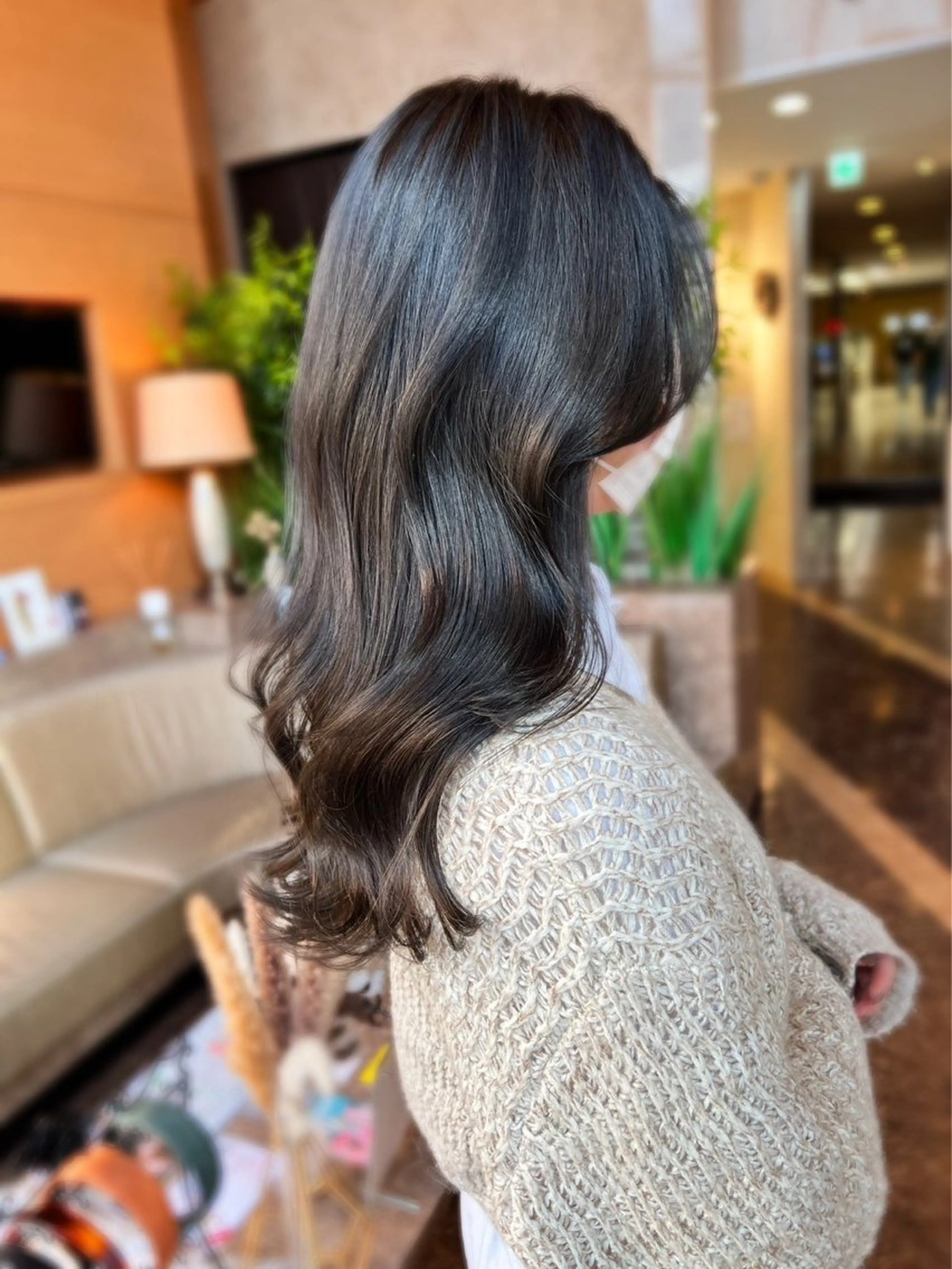 ロング カラー 透明感カラー グレージュ オリーブグレージュ オリーブグレー 髪質改善 ヘアカラー トリートメント 心斎橋/メンズパーマ ブリーチ/ハイトーンのヘアスタイル